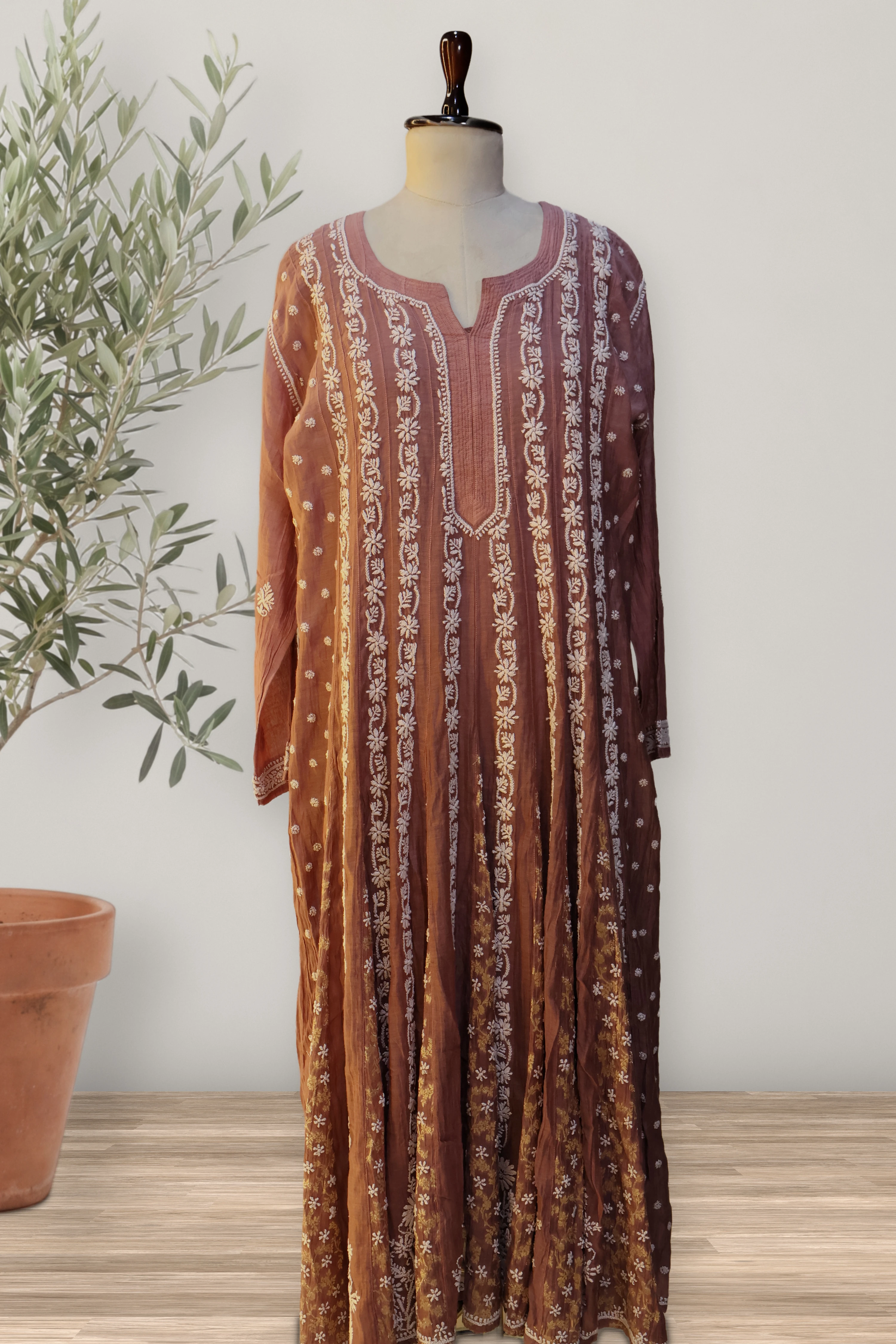 Evaramauve Lucknowi Chikankari Chanderi Tissue Suit: a detail of the work. Chikankari Chanderi.
