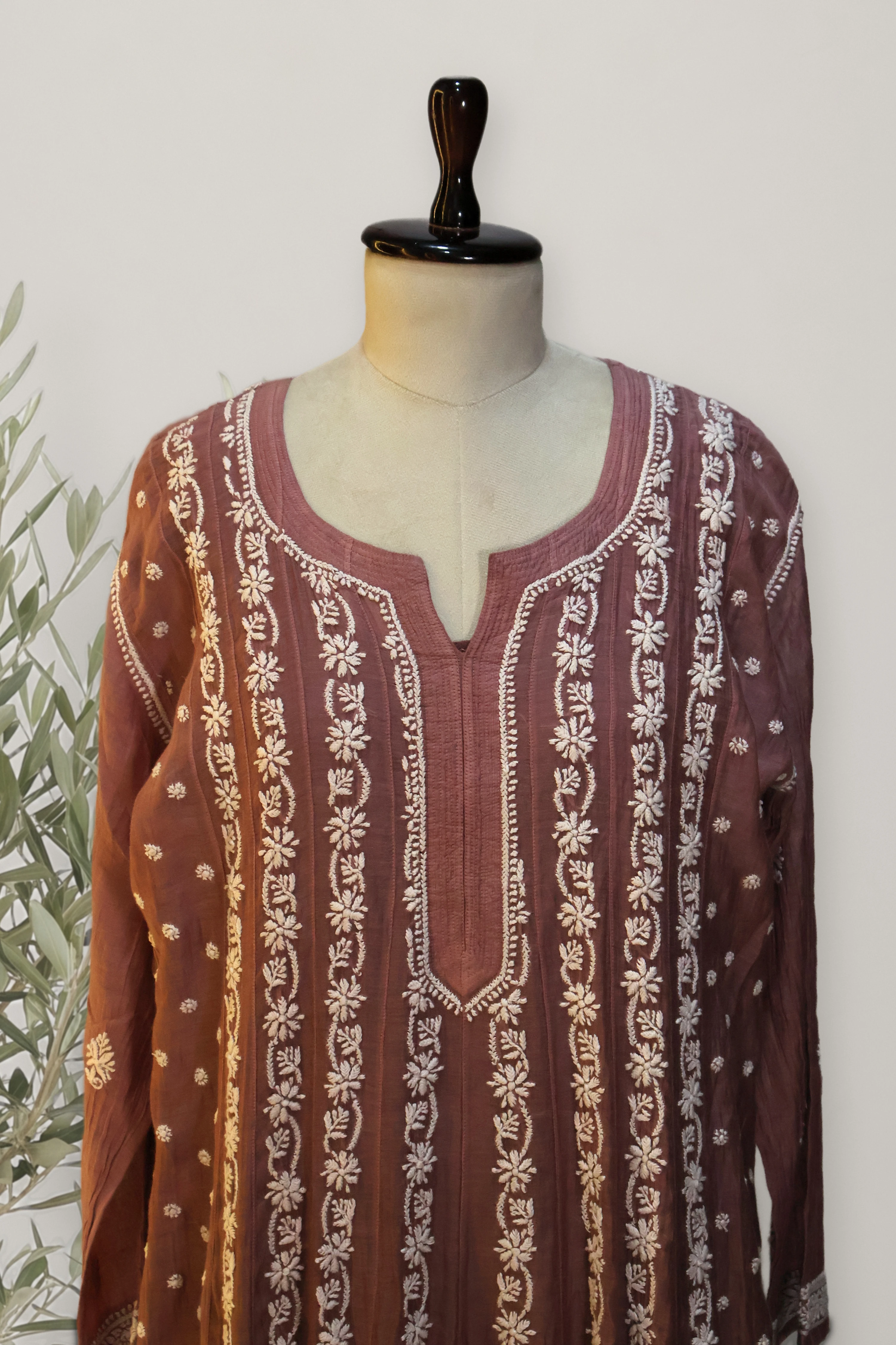 Evaramauve Lucknowi Chikankari Chanderi Tissue Suit: a detail of the work. Chikankari Chanderi.