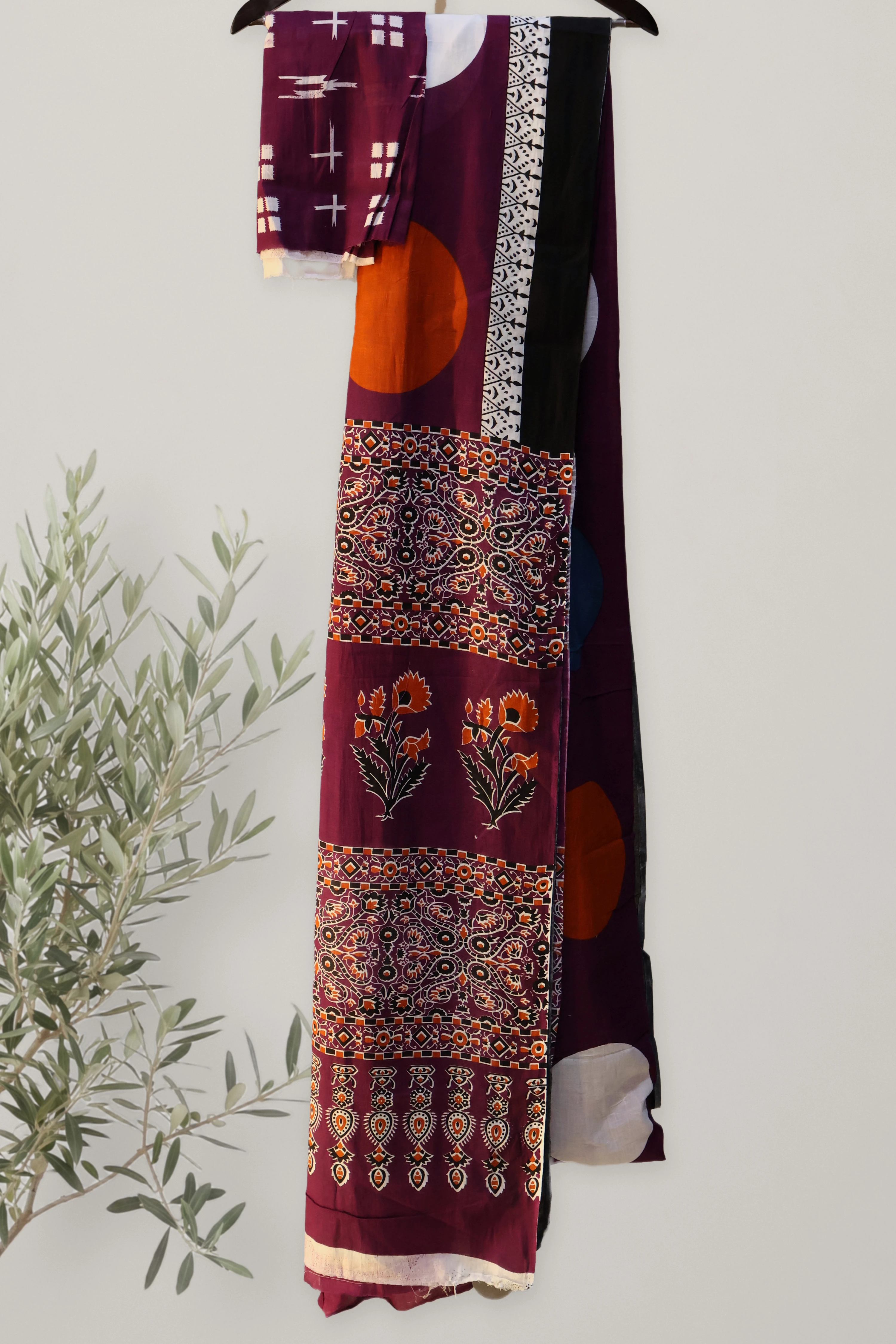 Sanganeri Floral Charm - Cotton: a detail of the work. Cotton.