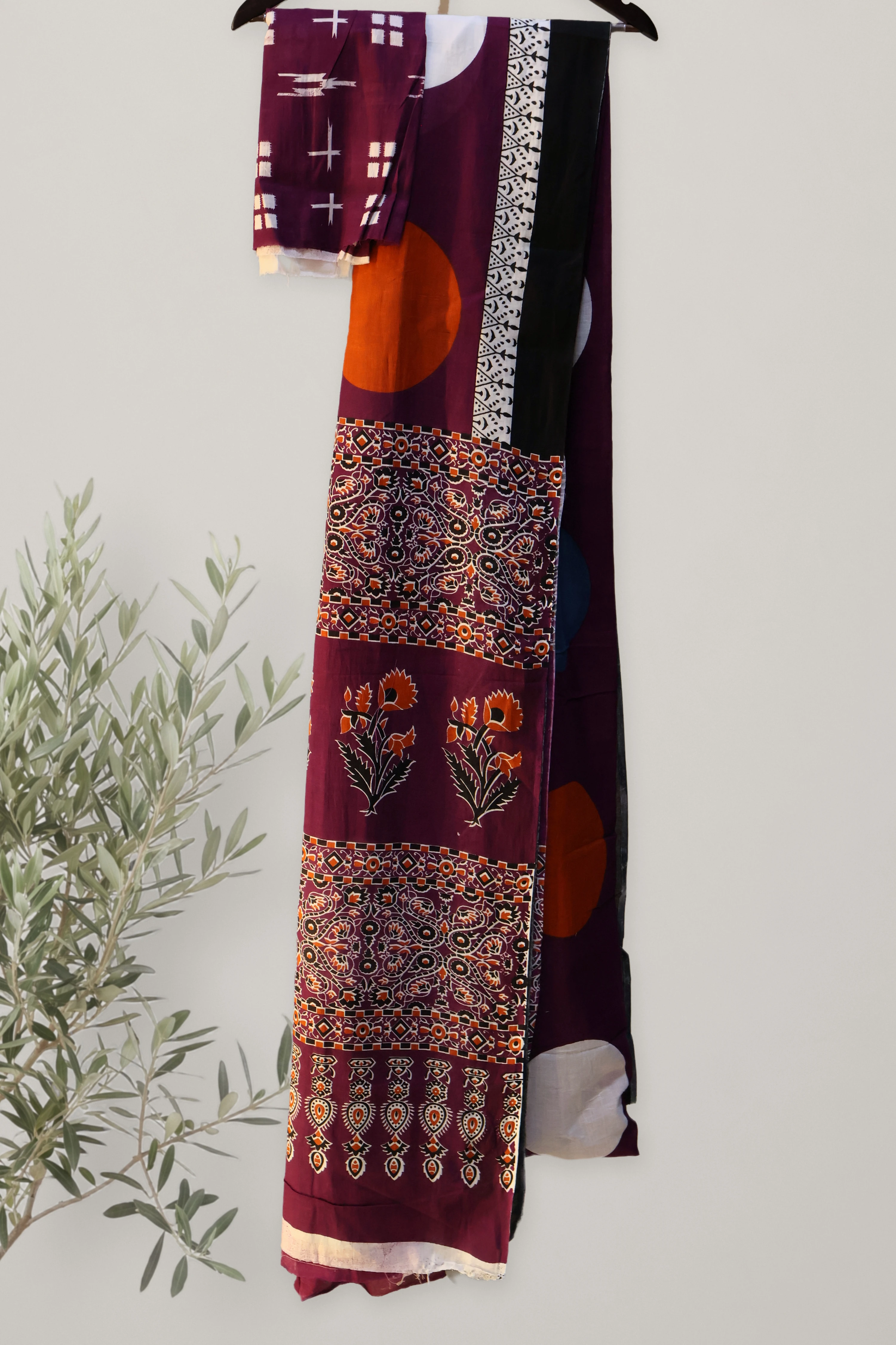 Sanganeri Floral Charm - Cotton: a detail of the work. Cotton.