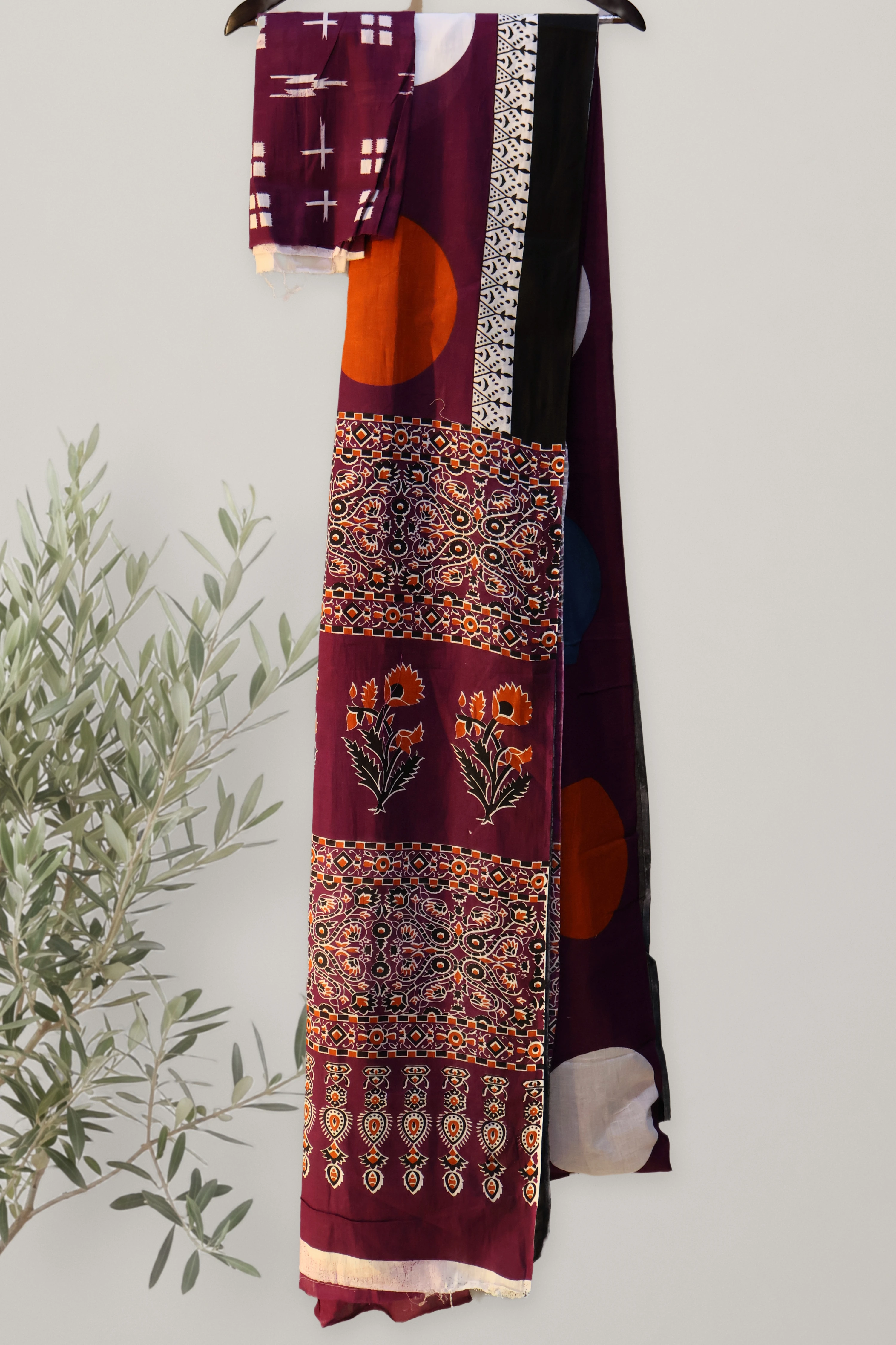 Sanganeri Floral Charm - Cotton: a detail of the work. Cotton.