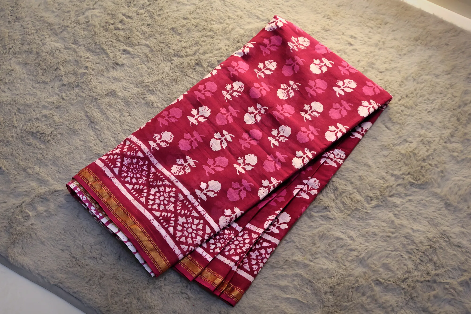 Bagru Floral Bloom - Cotton: a detail of the work. Cotton.