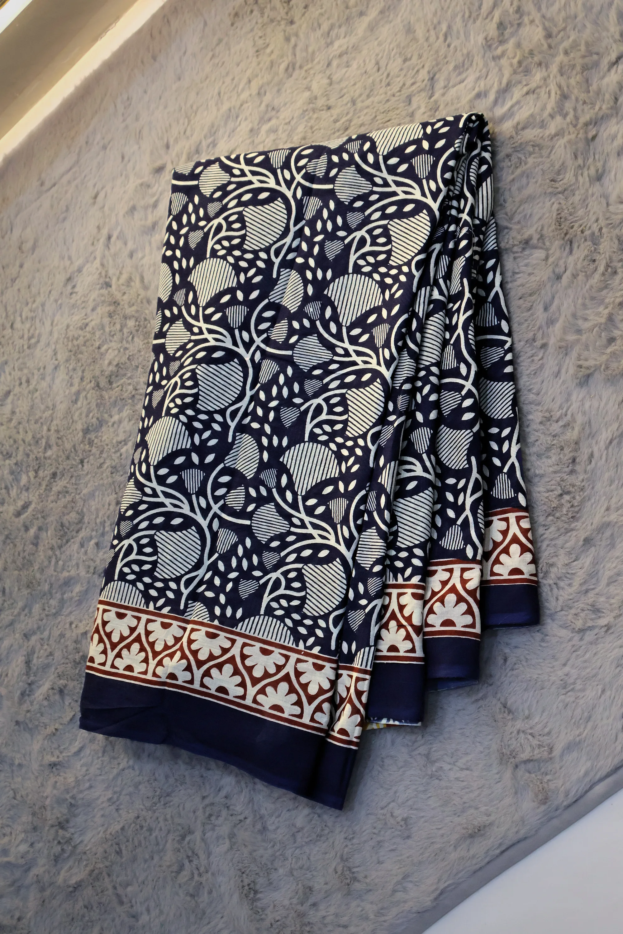Saree 008: a detail of the work.