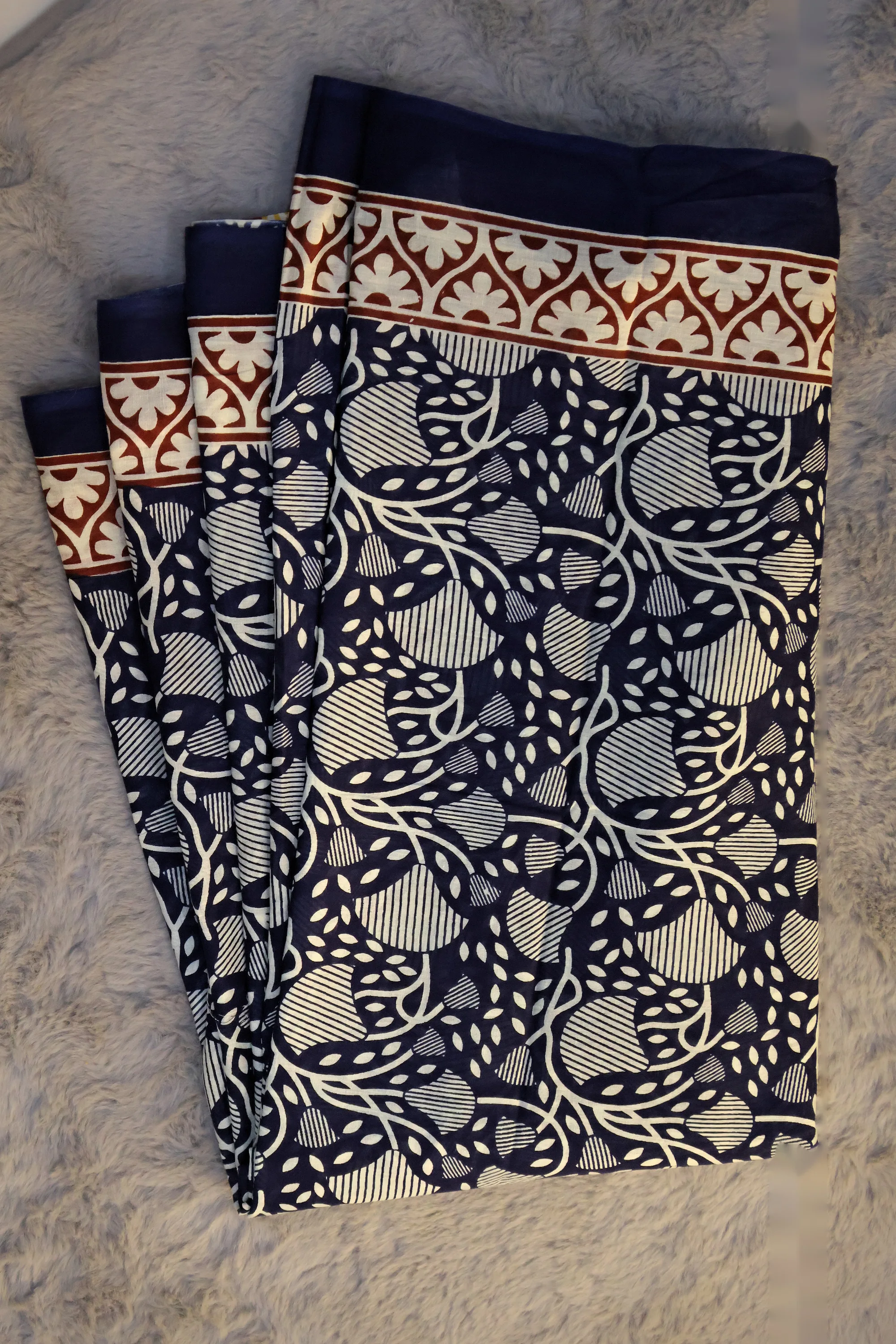 Saree 008: a detail of the work.
