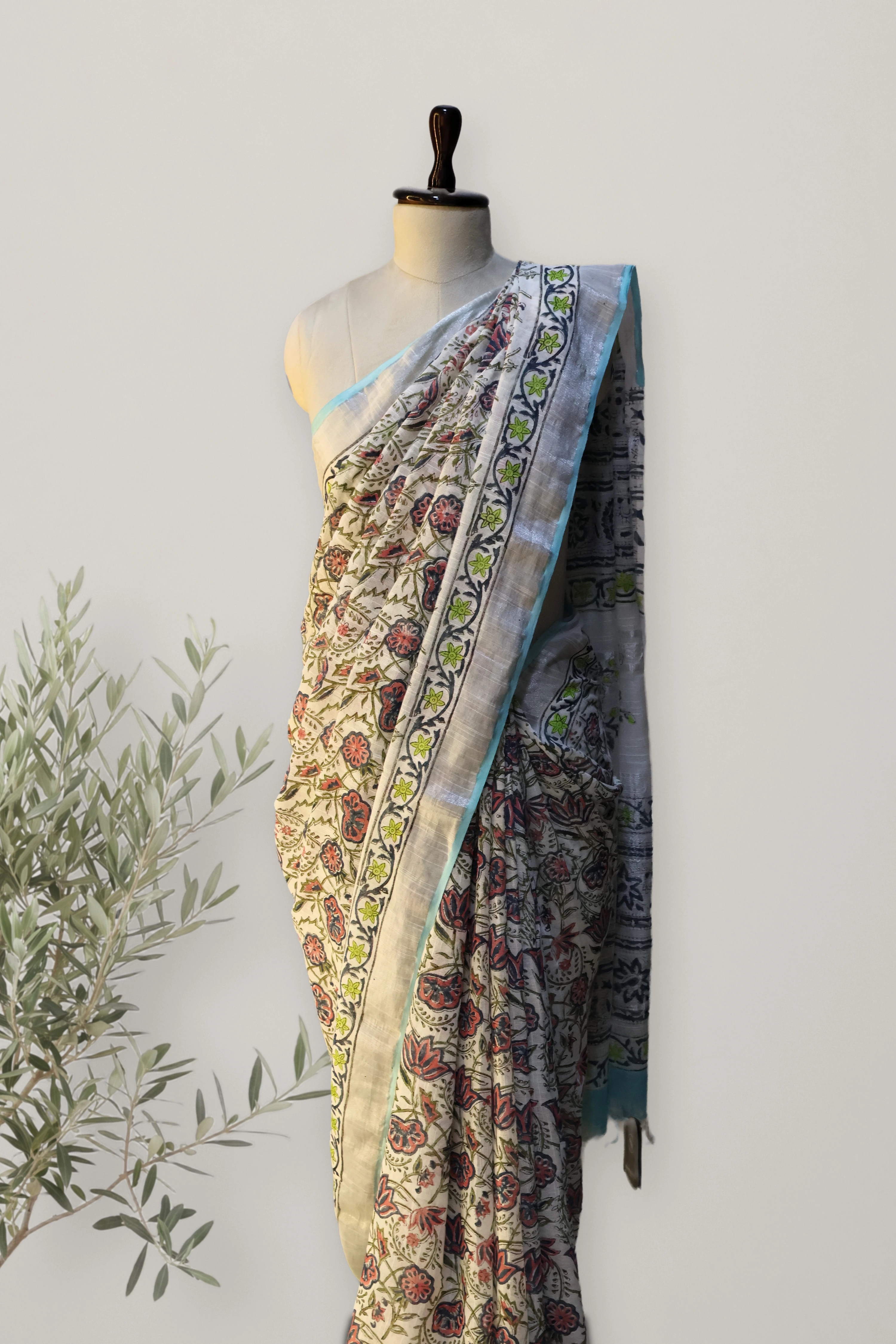 Saree 009: a detail of the work.