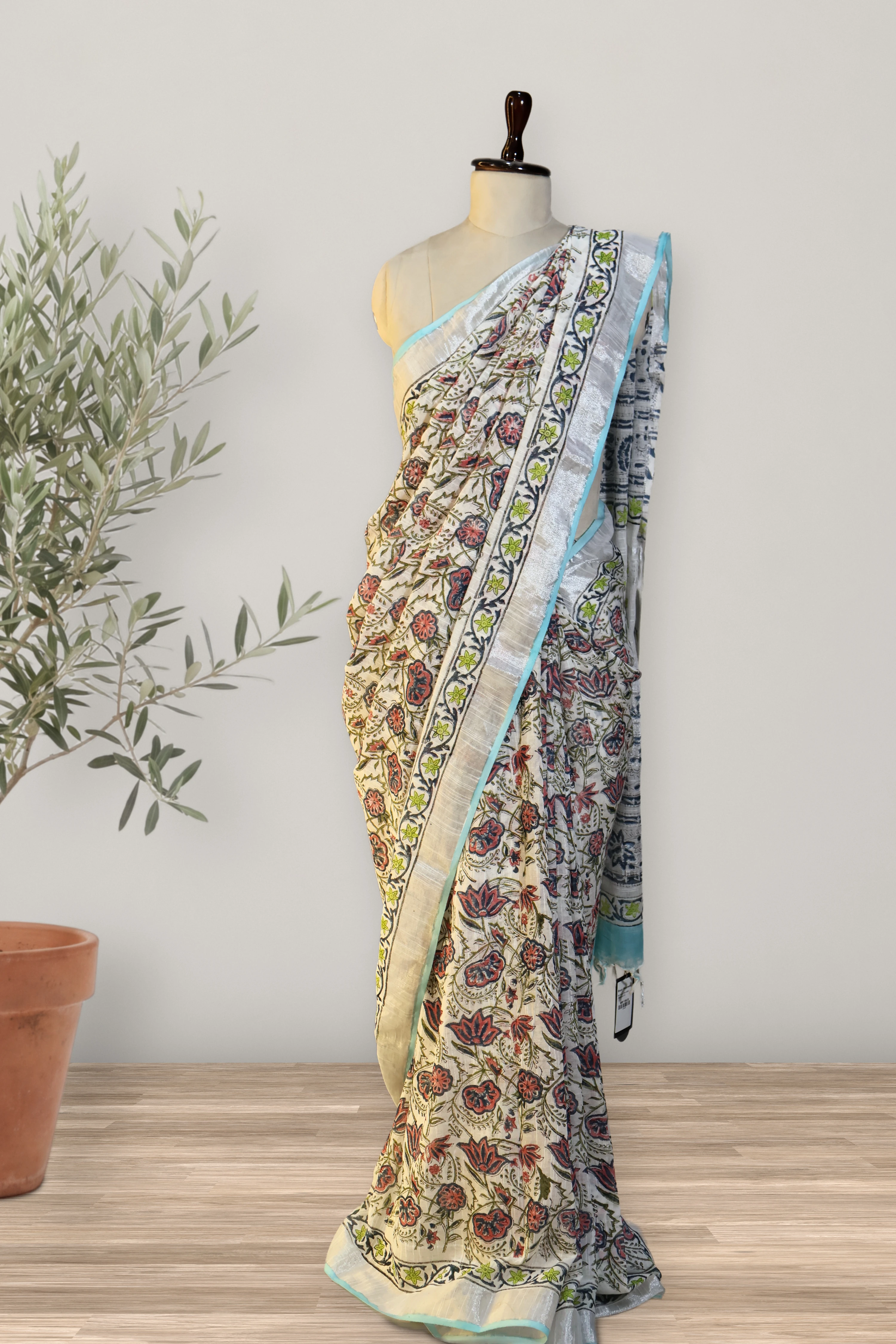Saree 009: a detail of the work.