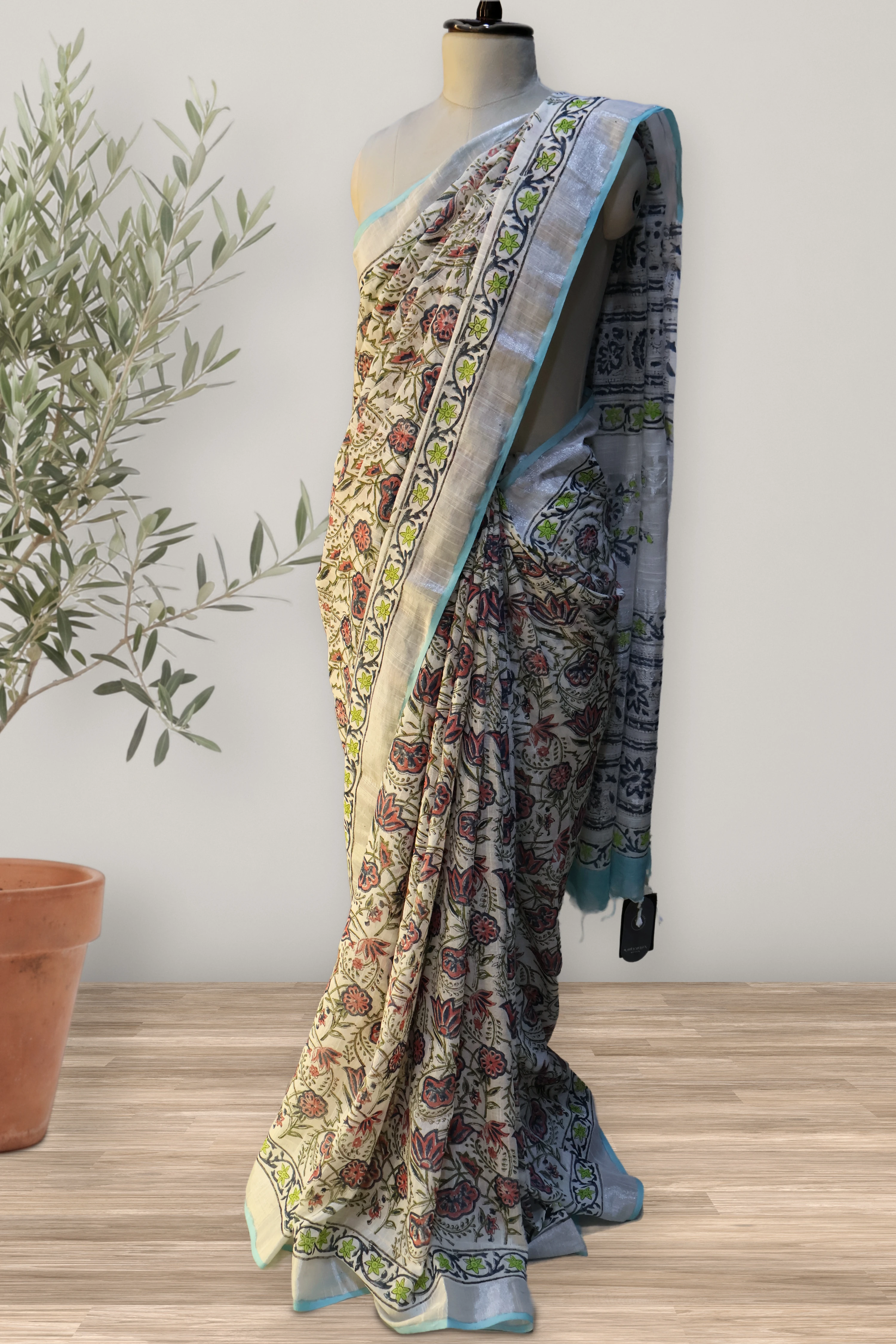 Saree 009: a detail of the work.