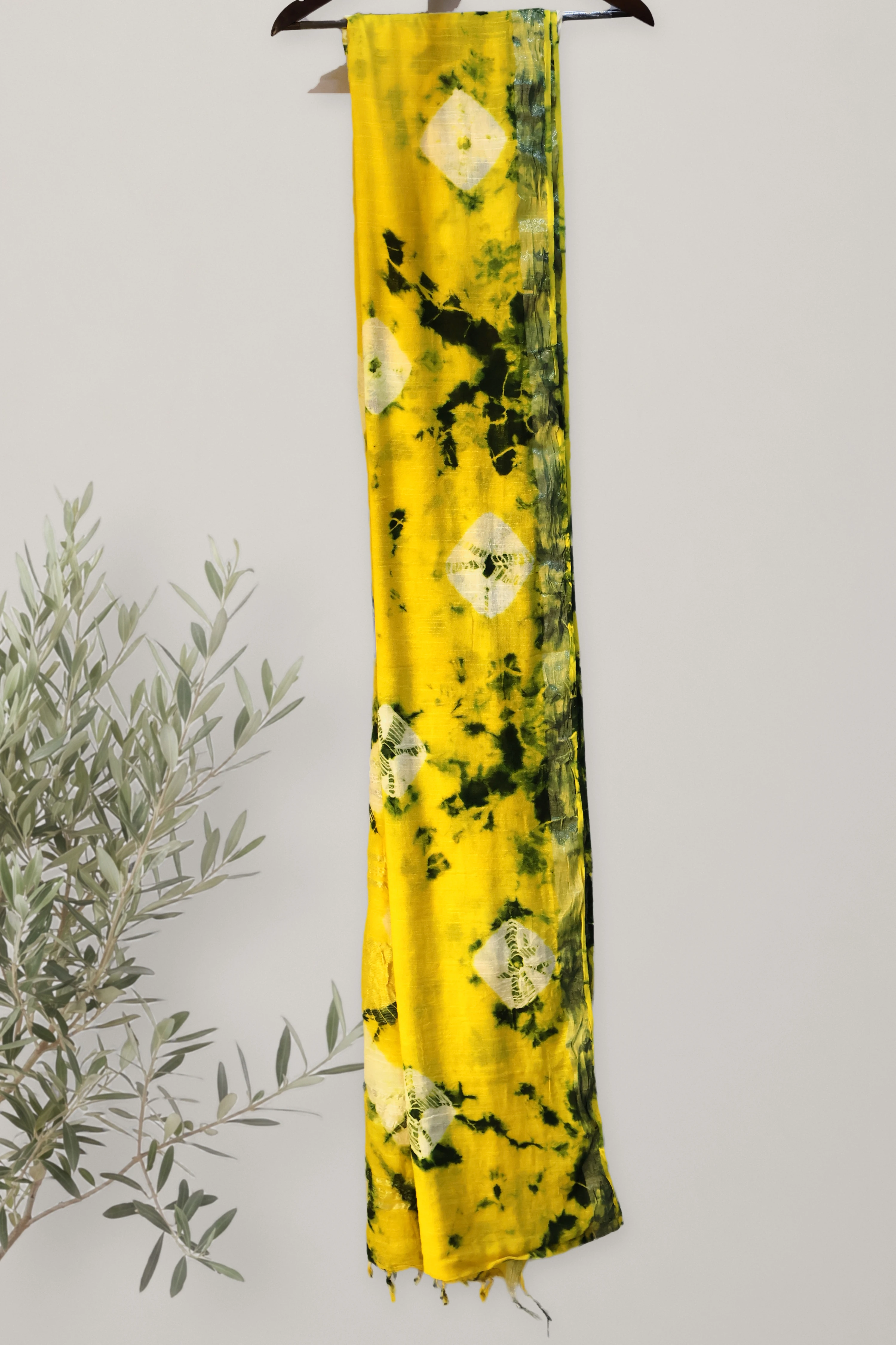 Meadow Glow - Shibori Linen: a detail of the work. Linen.