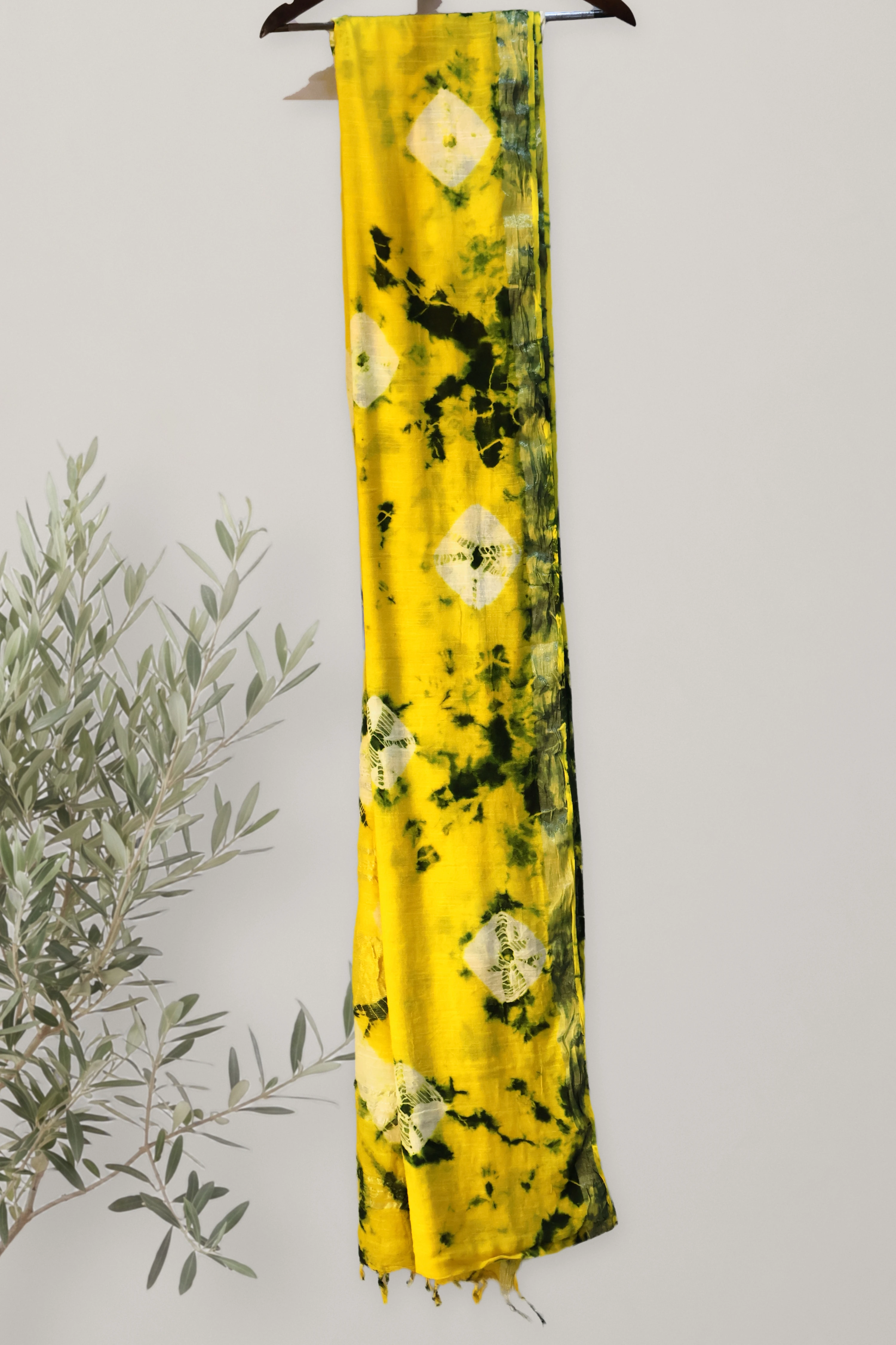 Meadow Glow - Shibori Linen: a detail of the work. Linen.