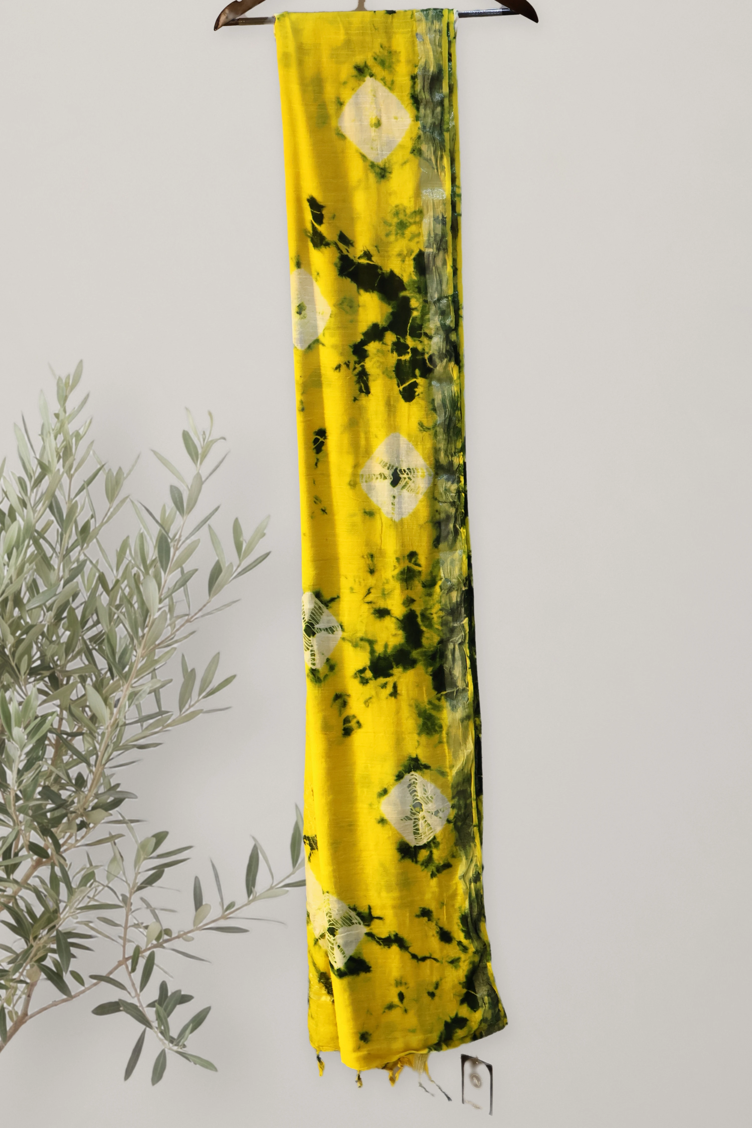 Meadow Glow - Shibori Linen: a detail of the work. Linen.