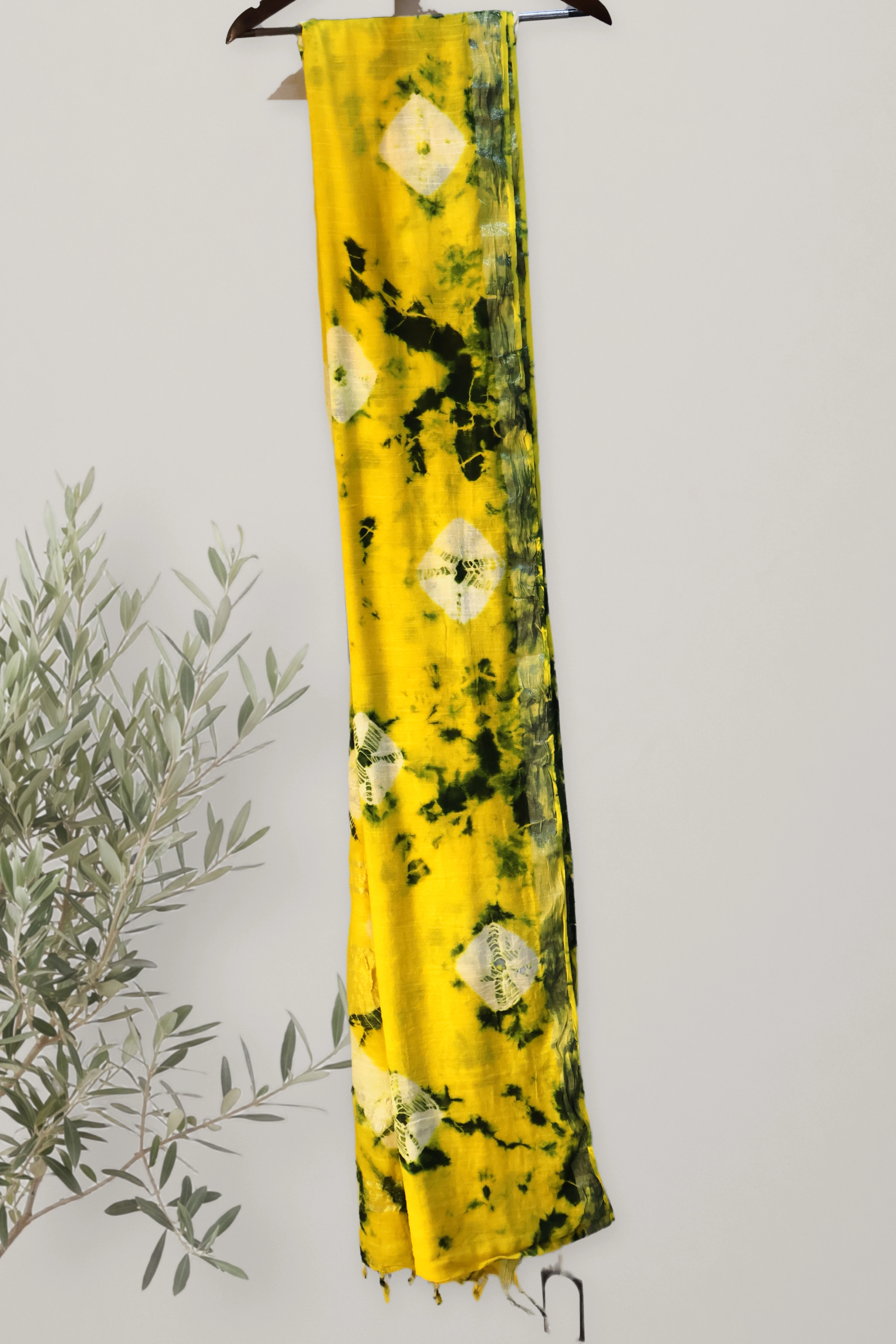 Meadow Glow - Shibori Linen: a detail of the work. Linen.