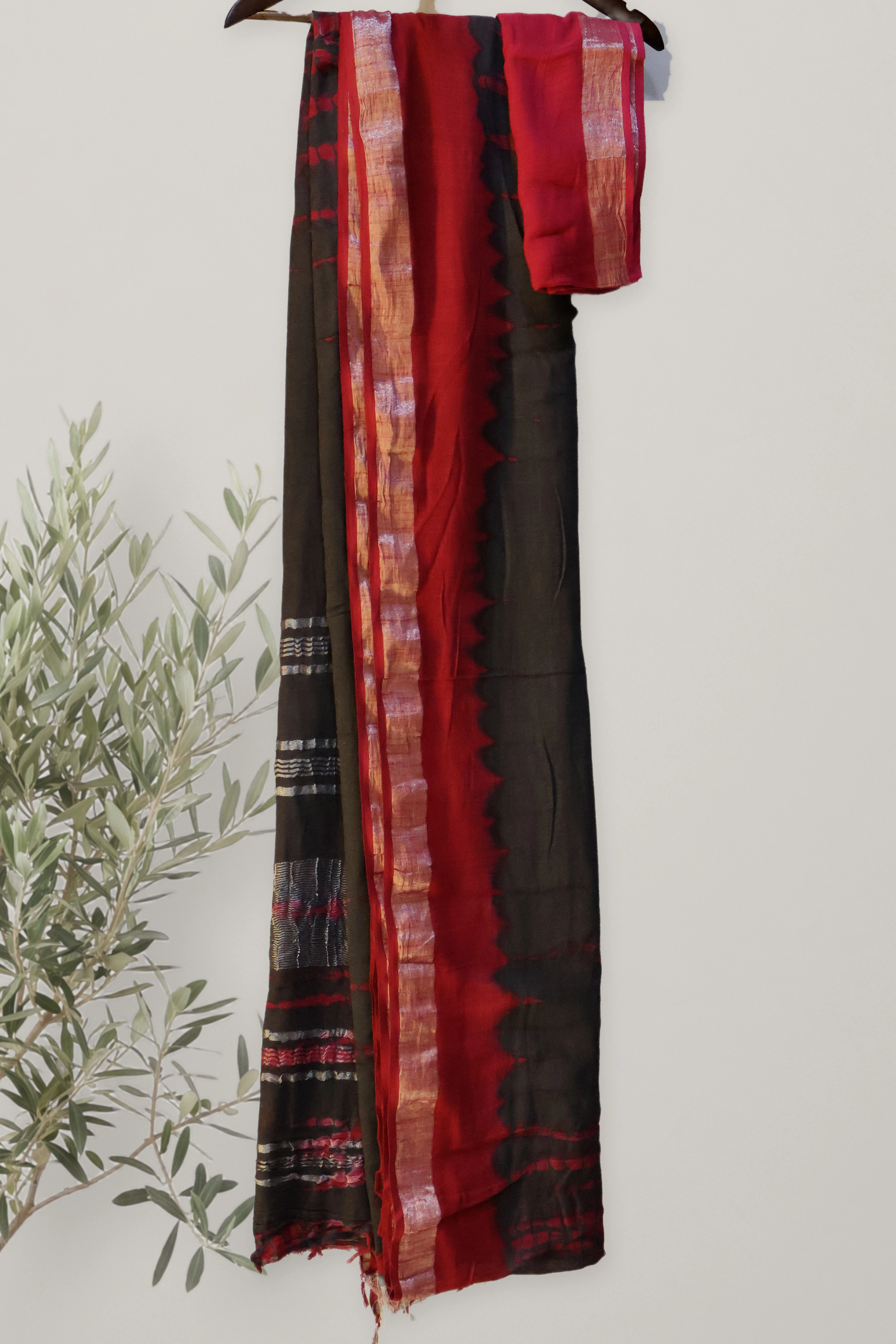 Midnight Rhythm - Shibori Linen: a detail of the work. Linen.