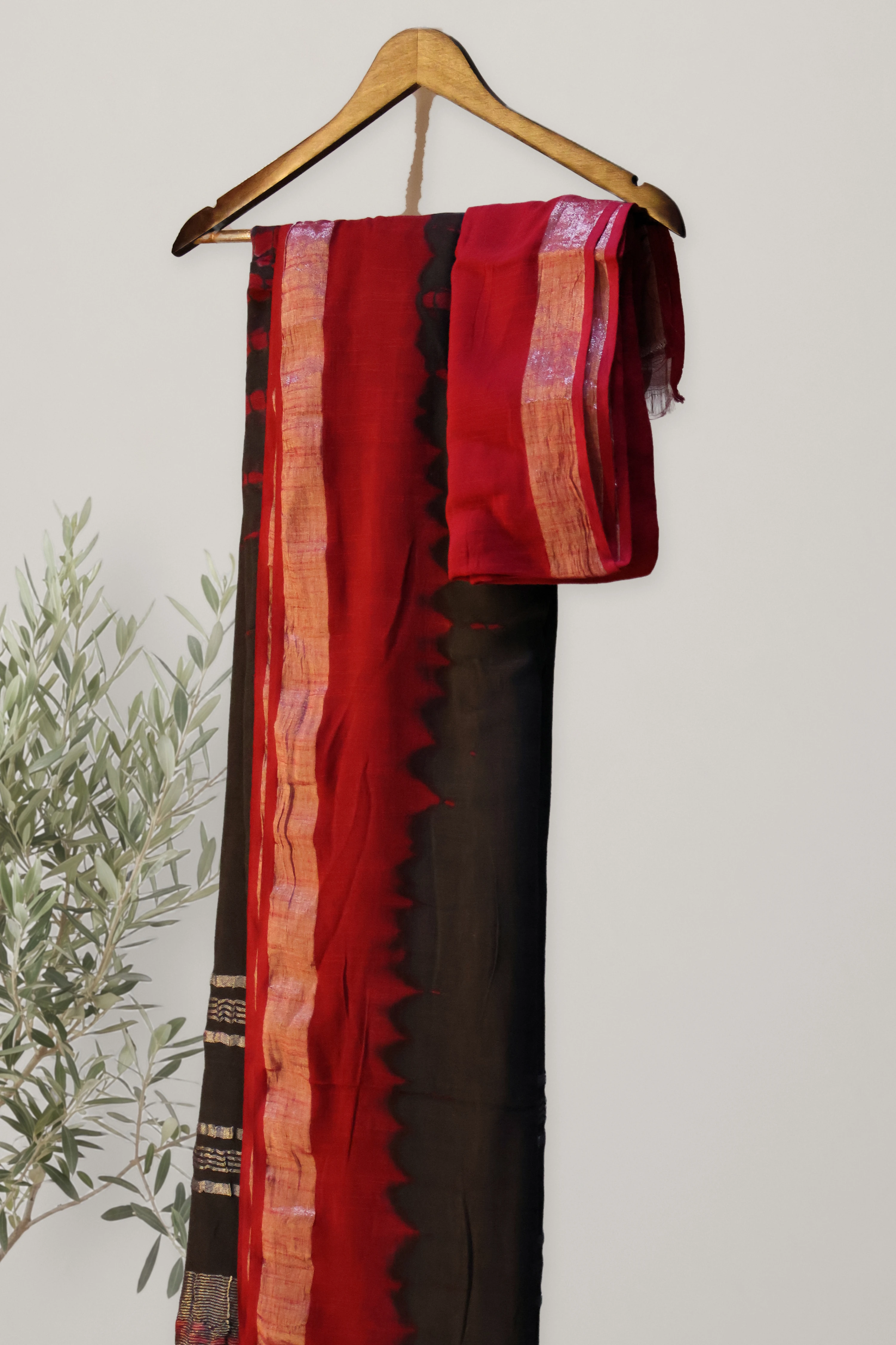 Midnight Rhythm - Shibori Linen: a detail of the work. Linen.