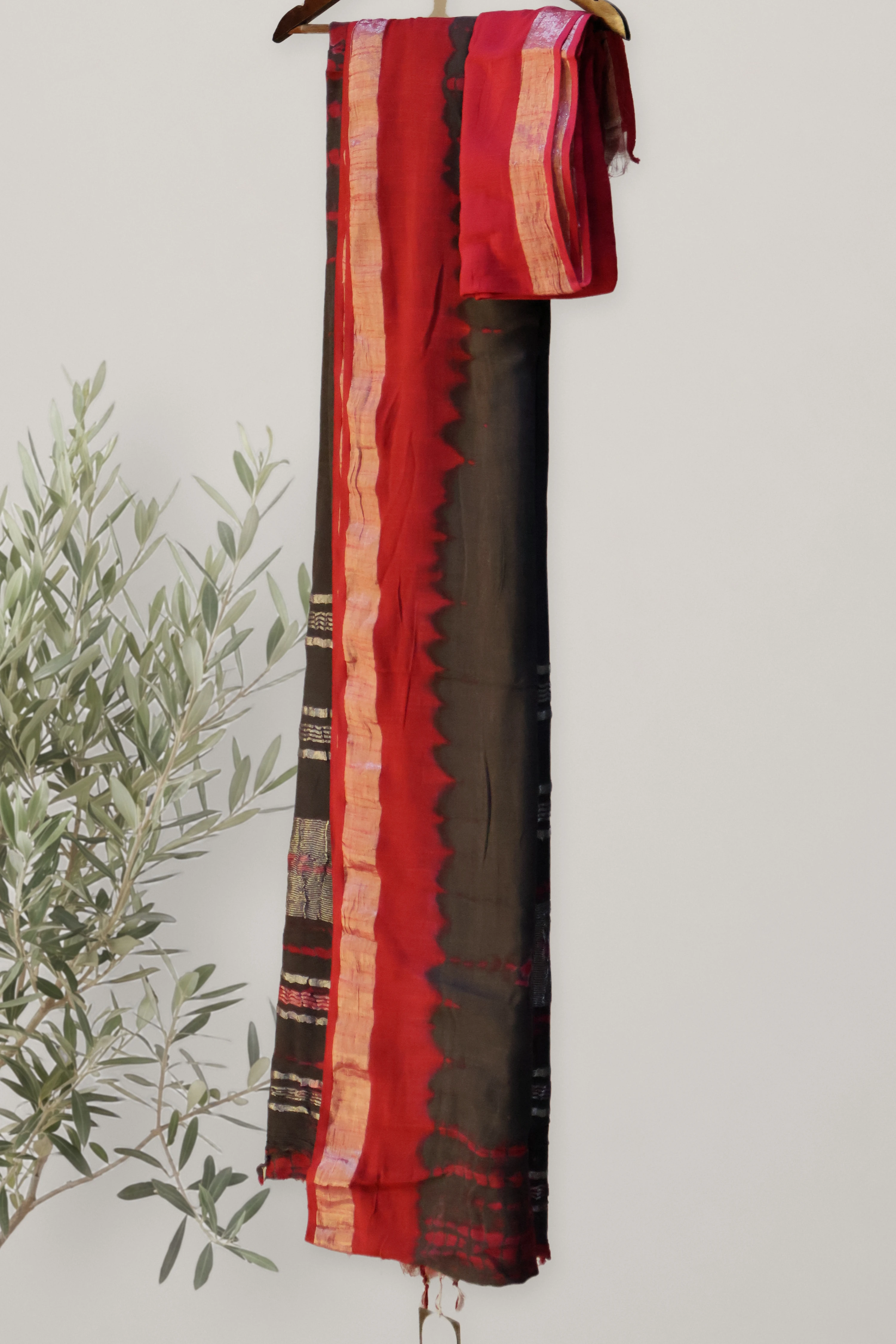 Midnight Rhythm - Shibori Linen: a detail of the work. Linen.