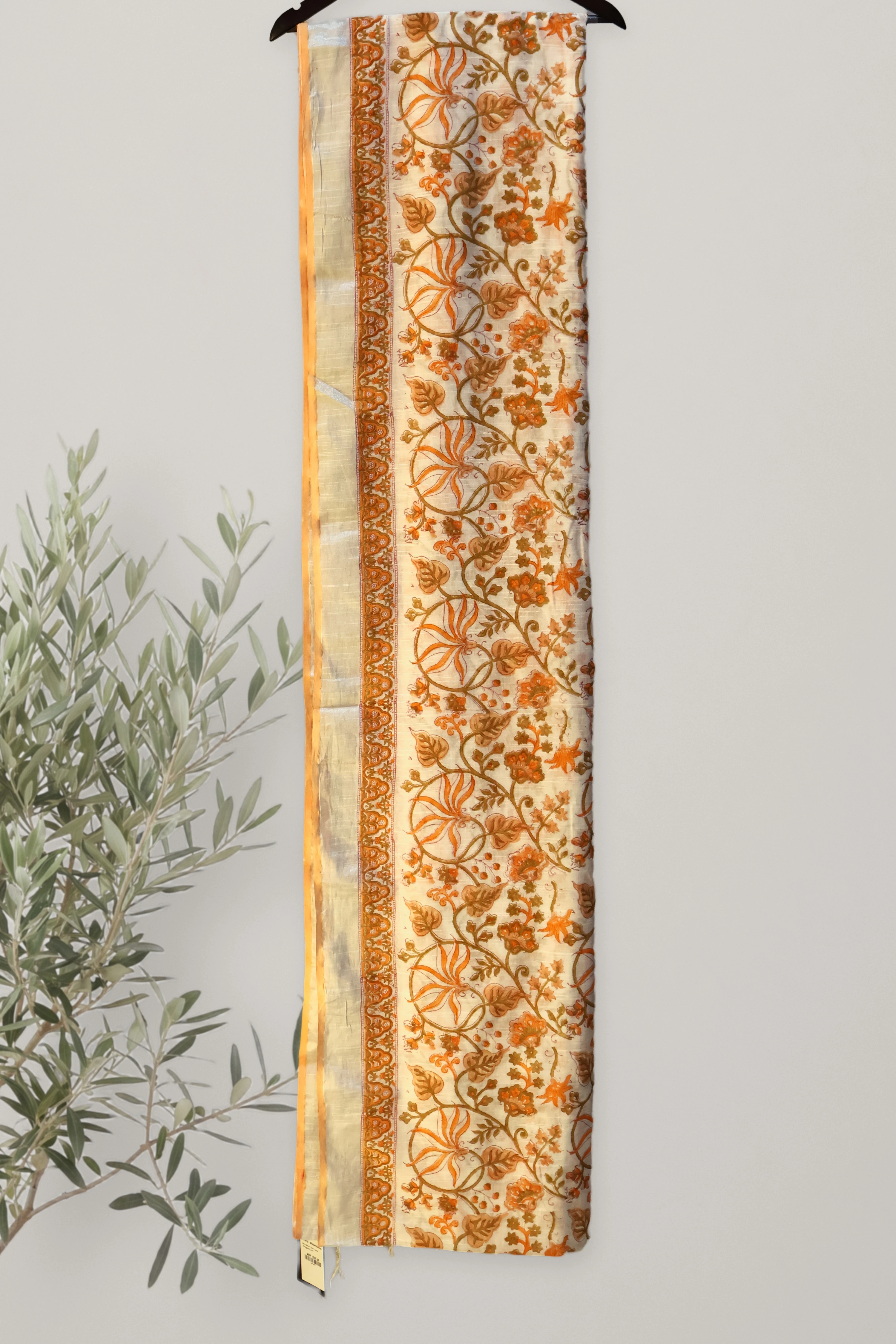 Saree 012: a detail of the work.