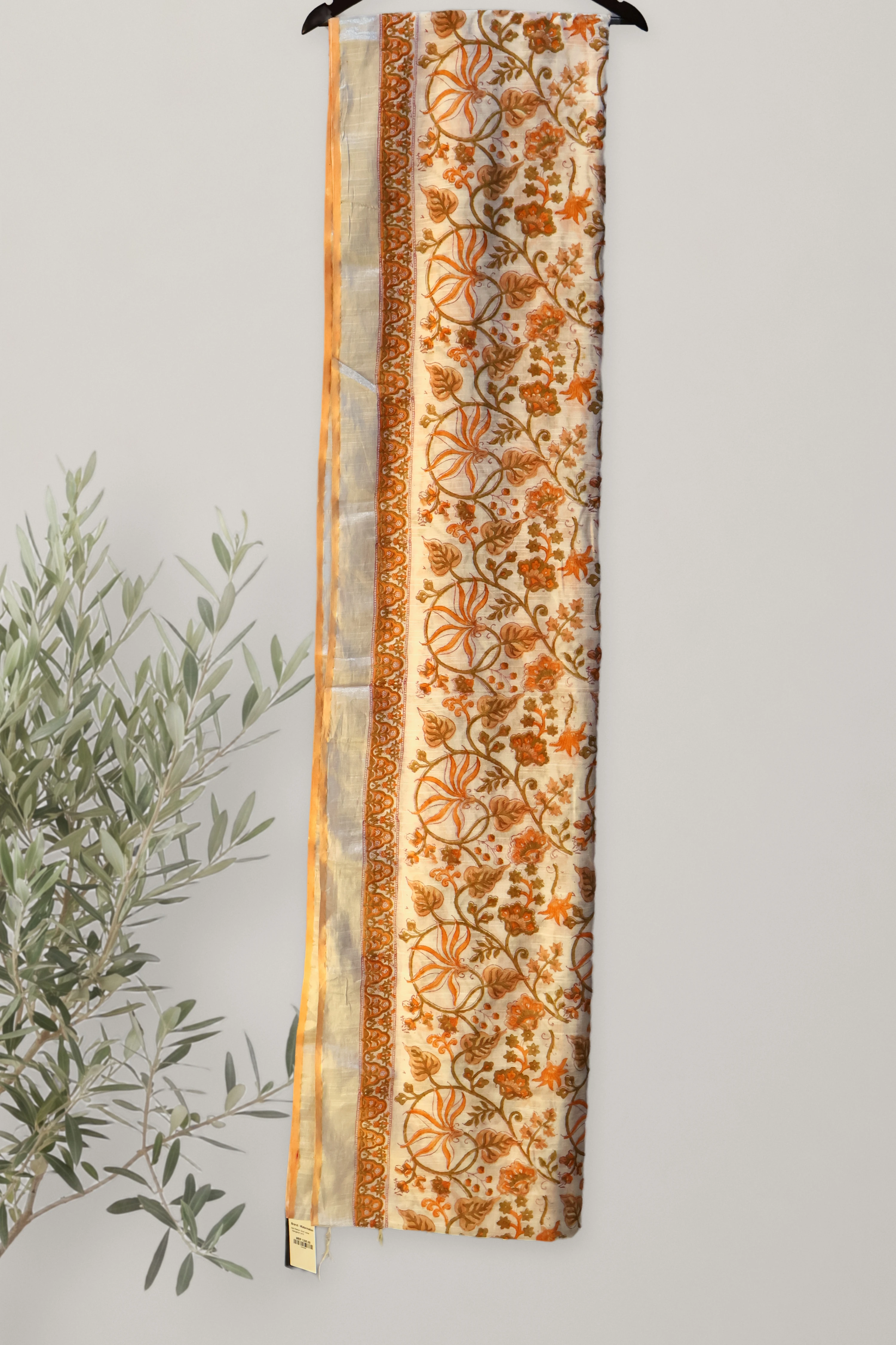 Saree 012: a detail of the work.