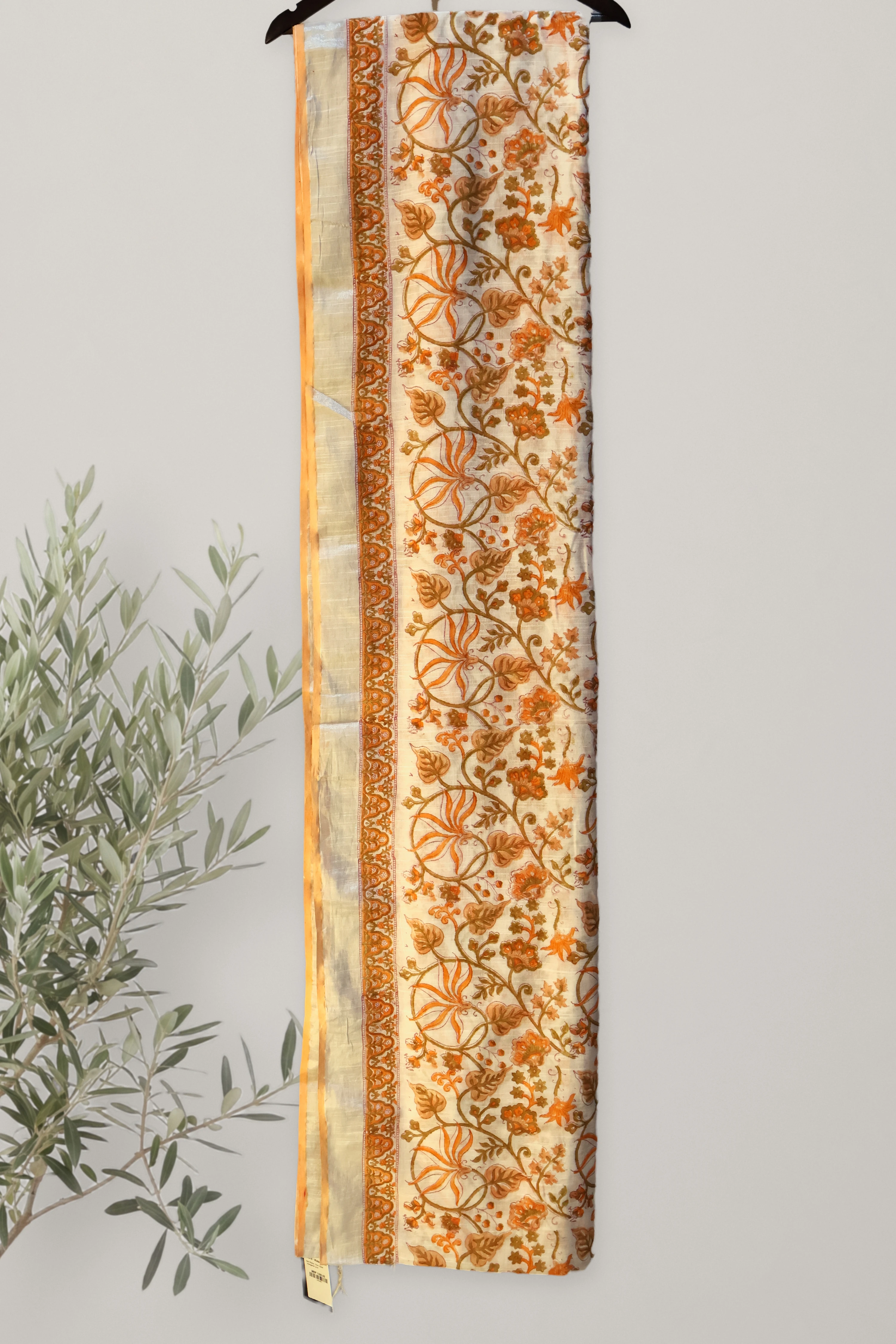 Saree 012: a detail of the work.