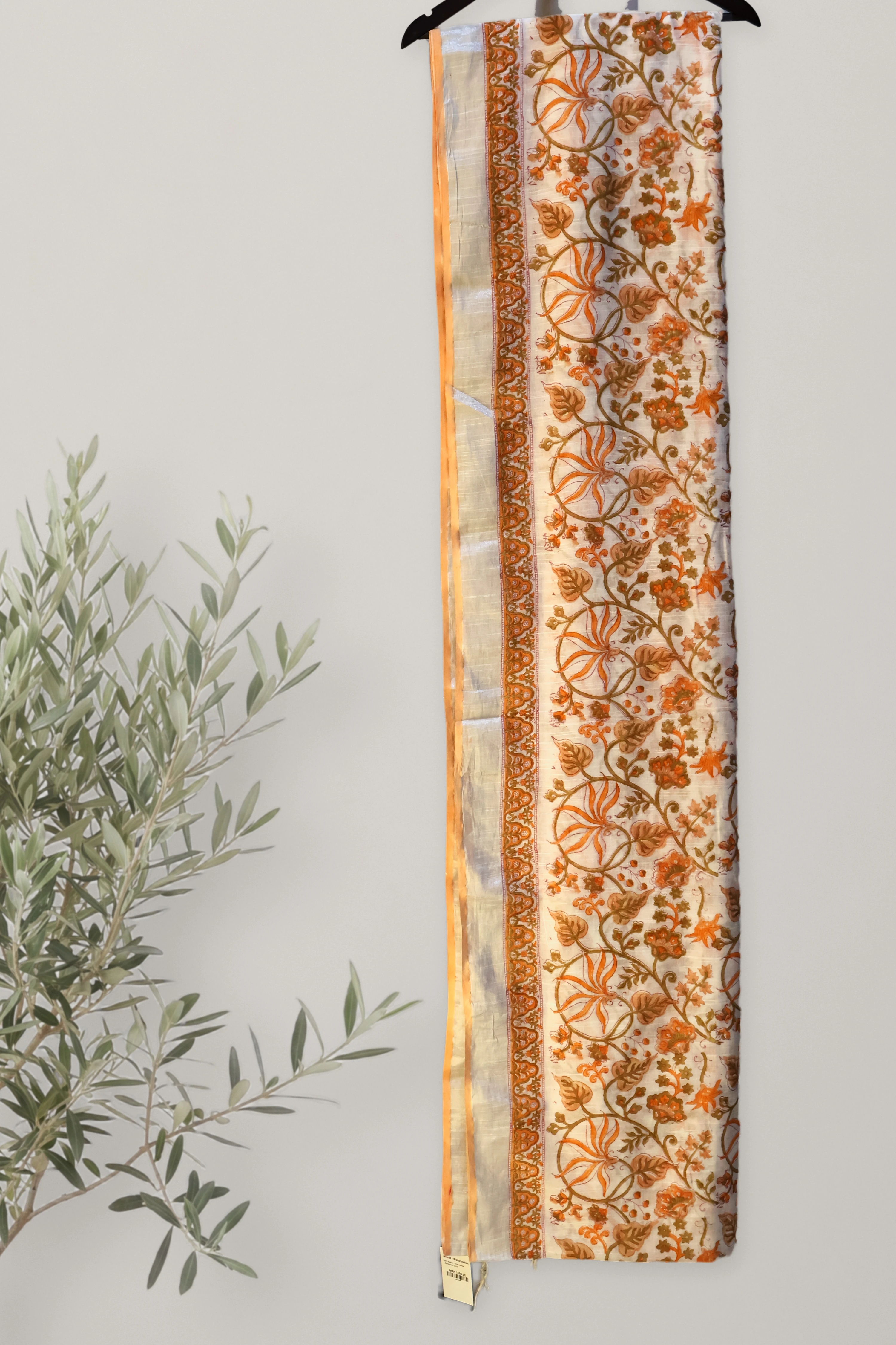 Saree 012: a detail of the work.