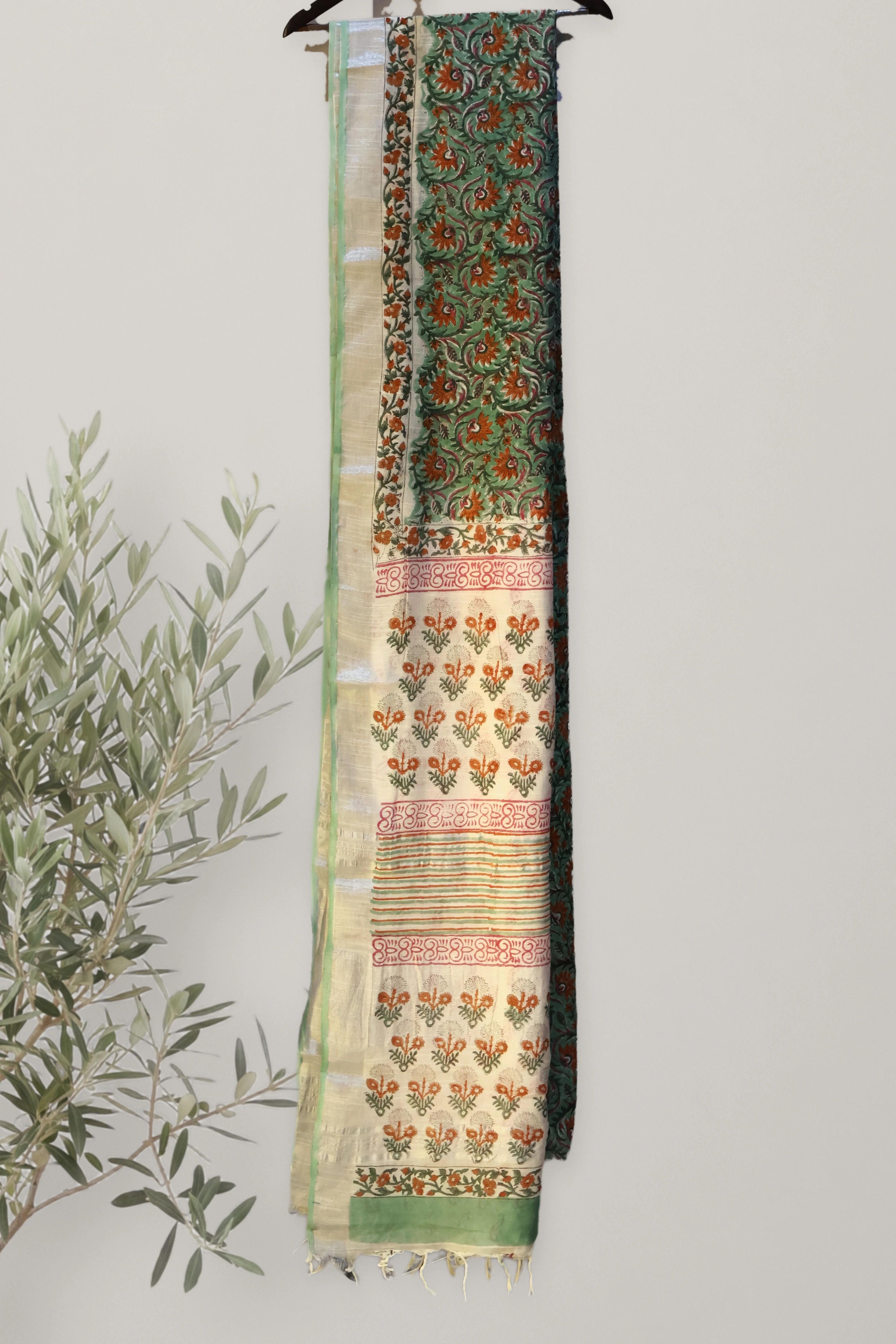 Saree 014: a detail of the work.