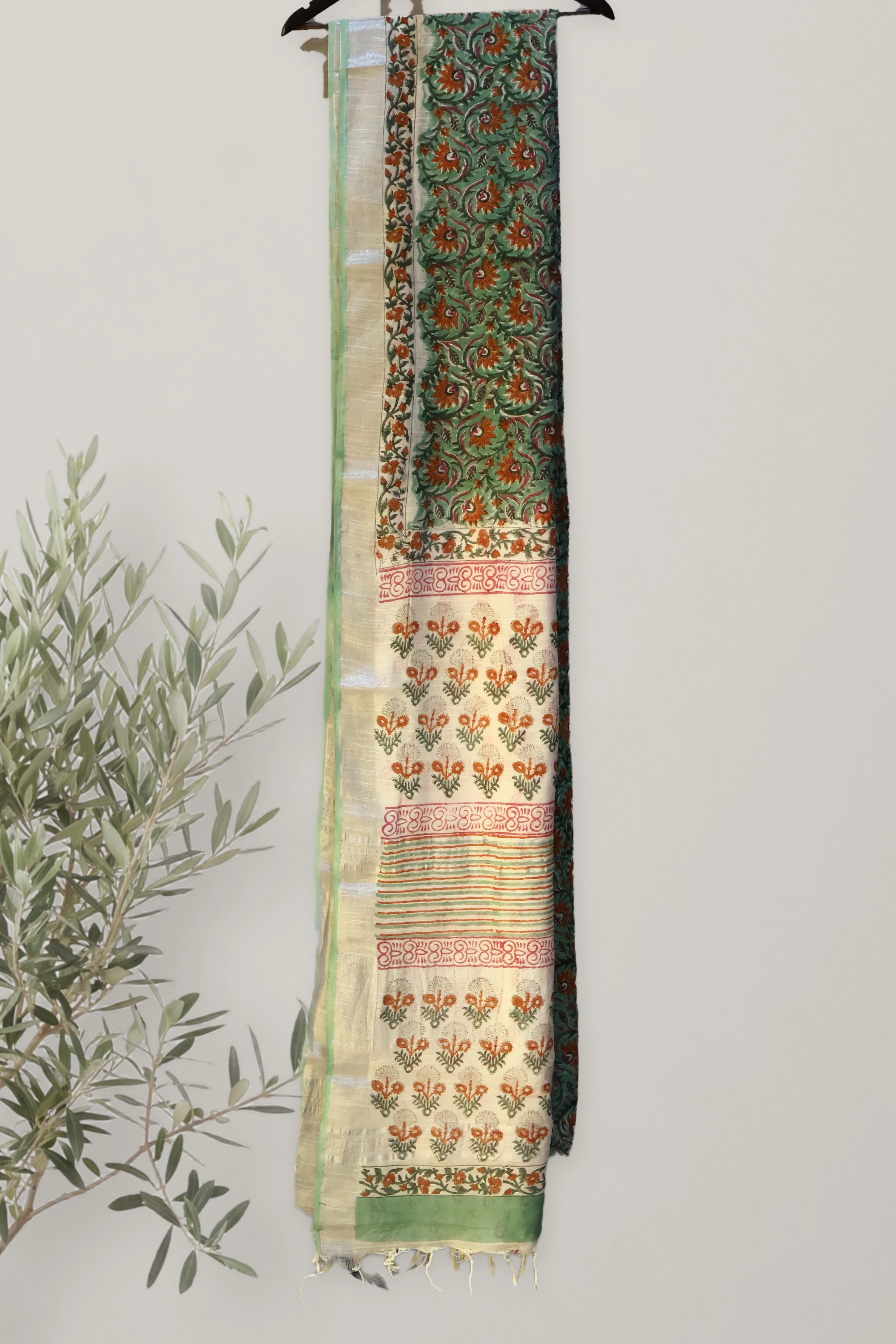 Saree 014: a detail of the work.
