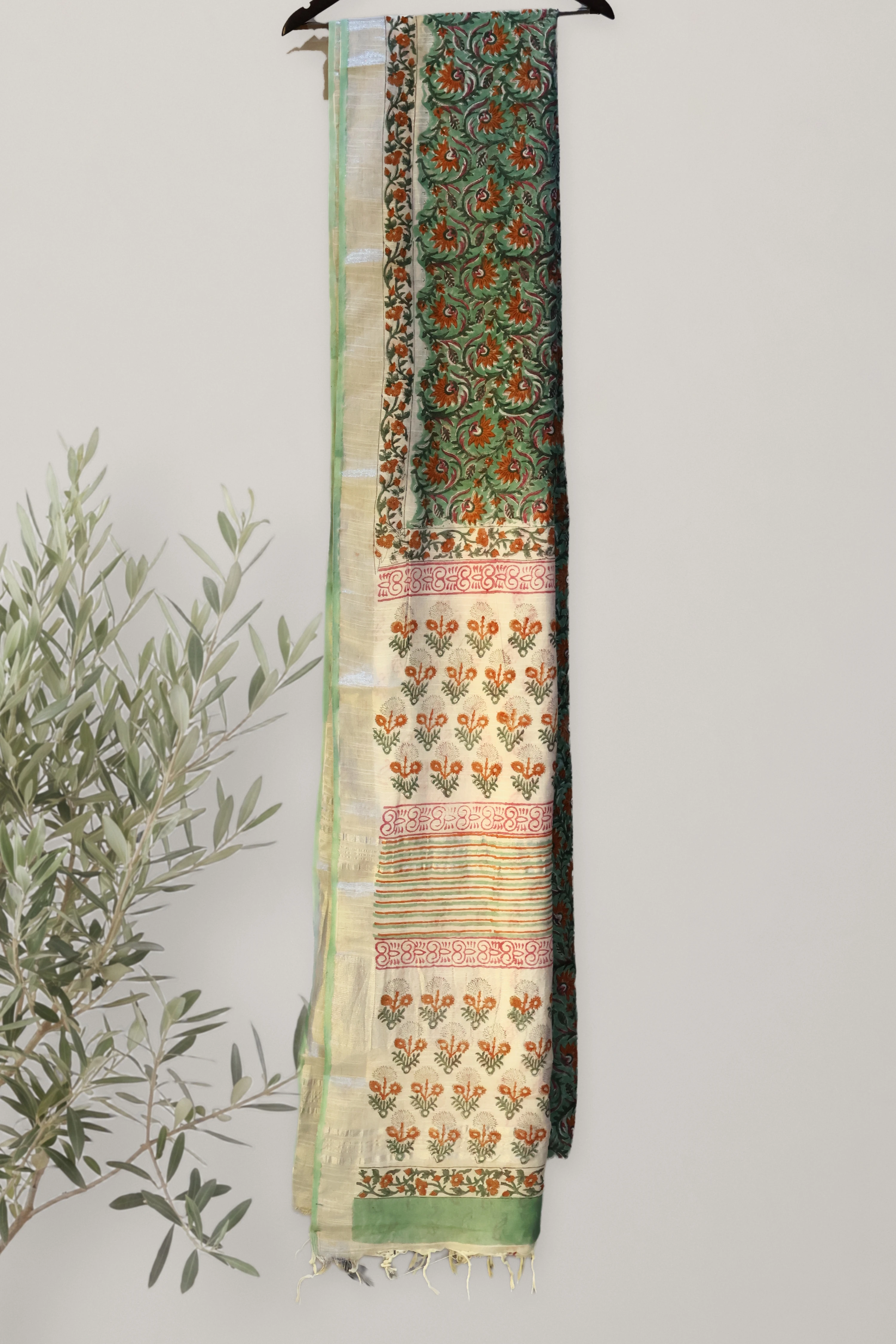 Saree 014: a detail of the work.