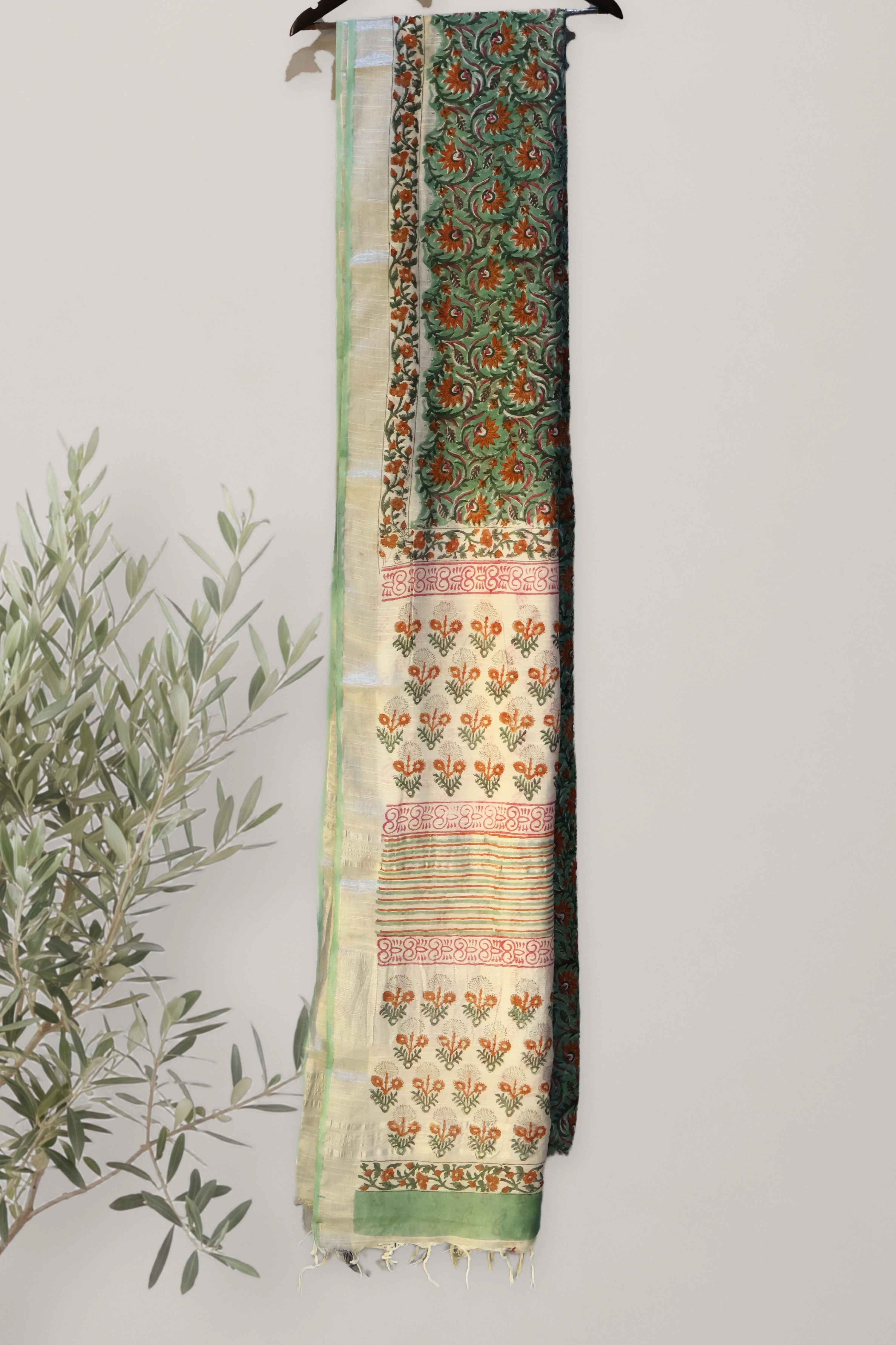 Saree 014: a detail of the work.