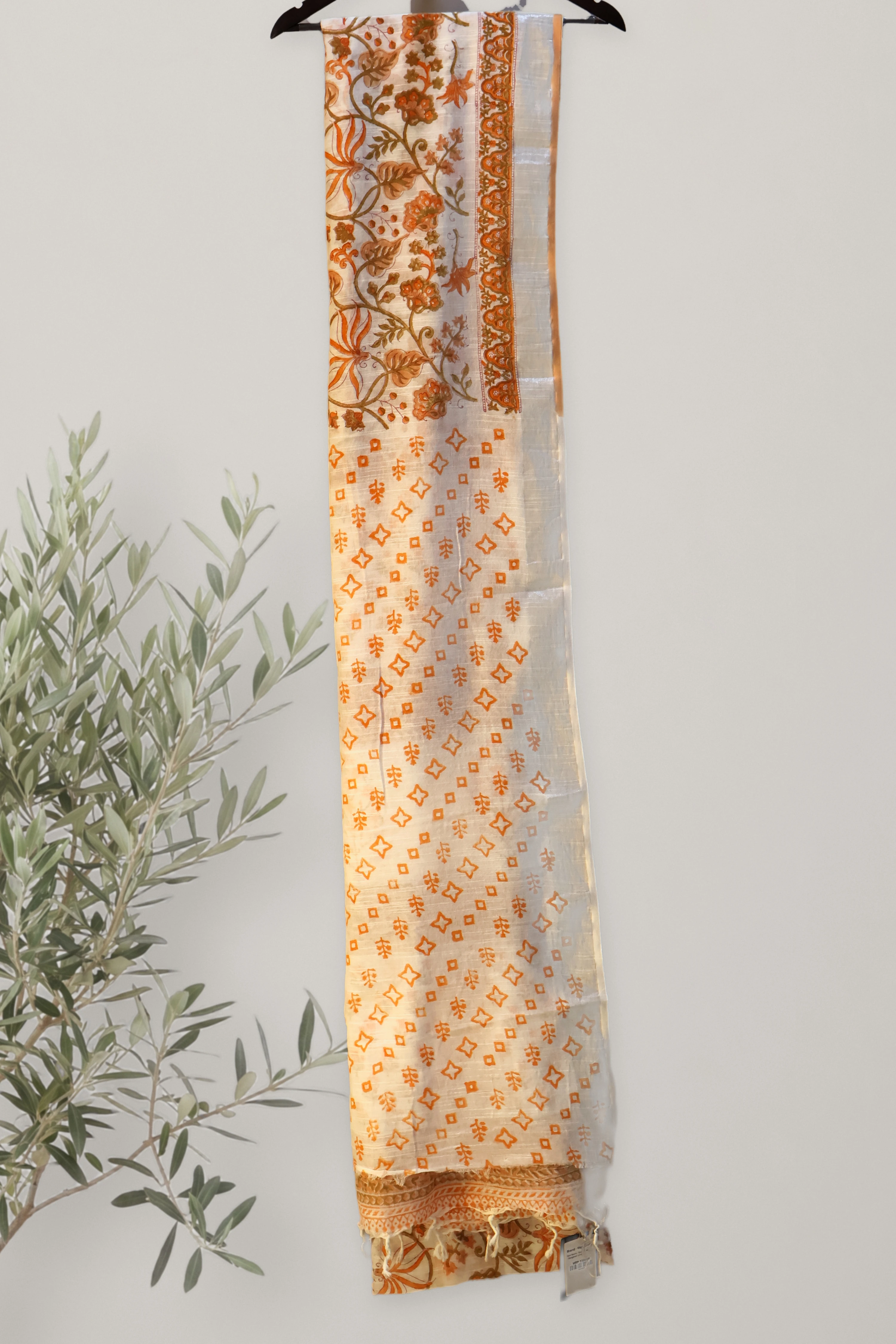Saree 020: a detail of the work.