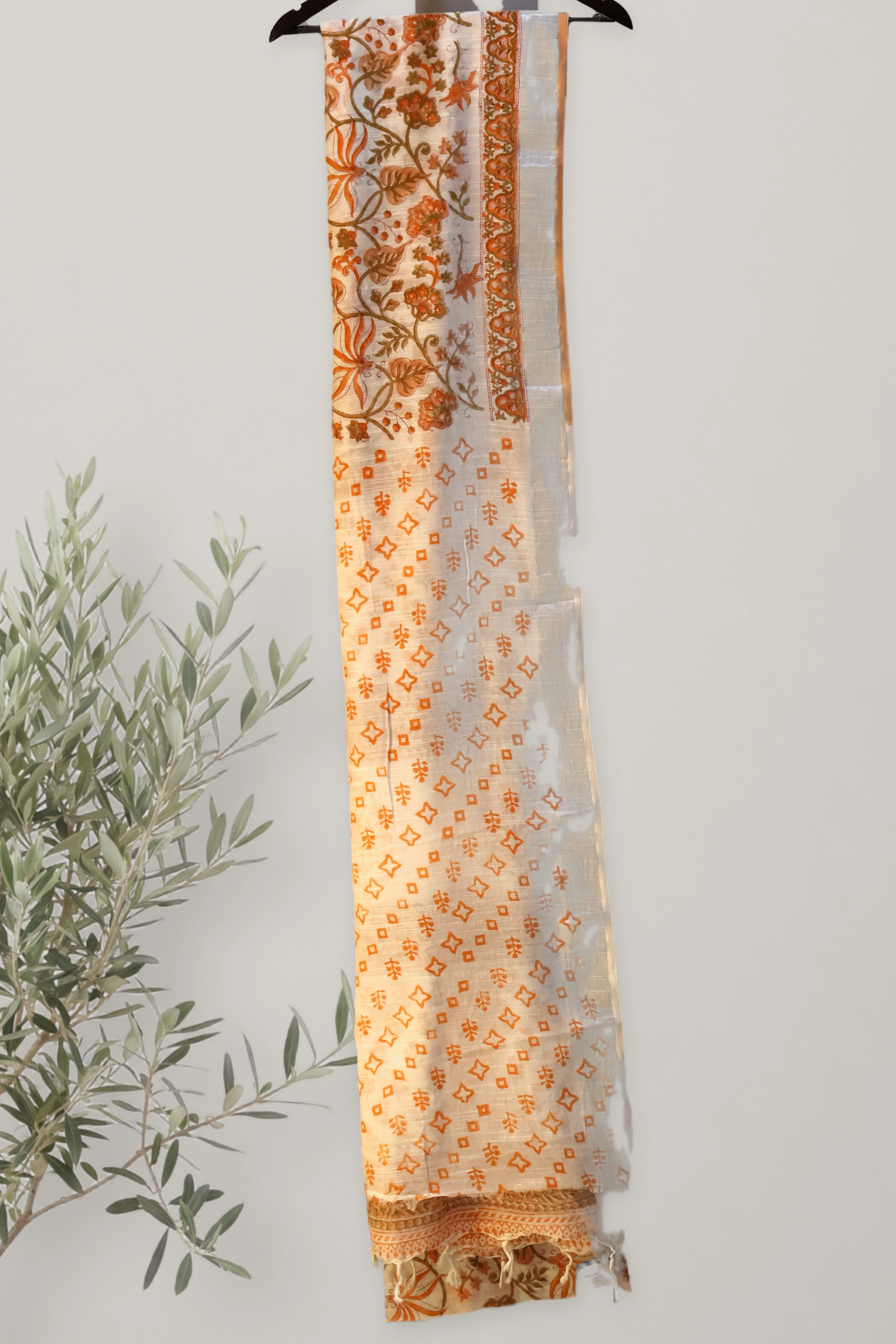 Saree 020: a detail of the work.