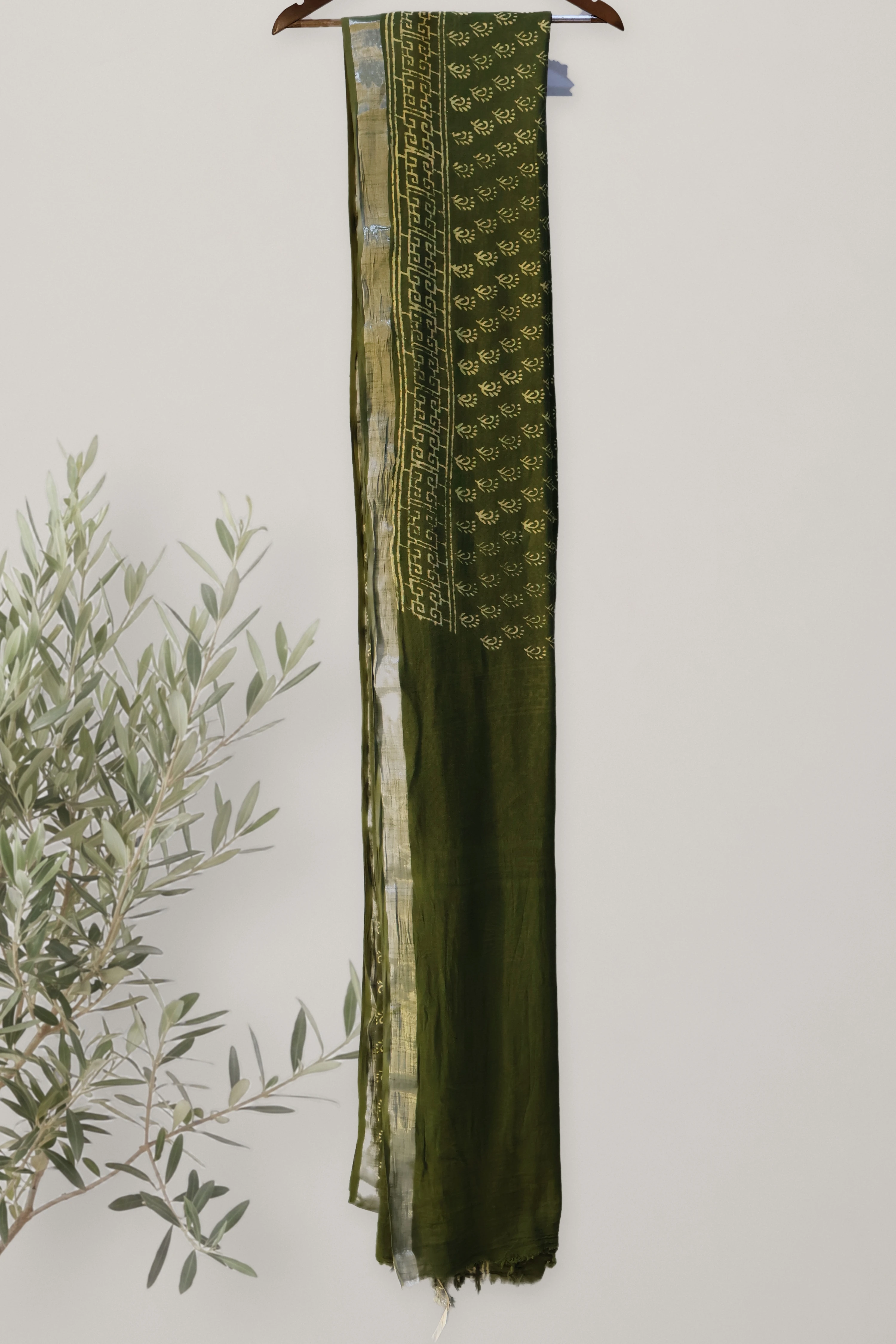Sage Bloom _ Sanganeri Linen: a detail of the work. Linen.