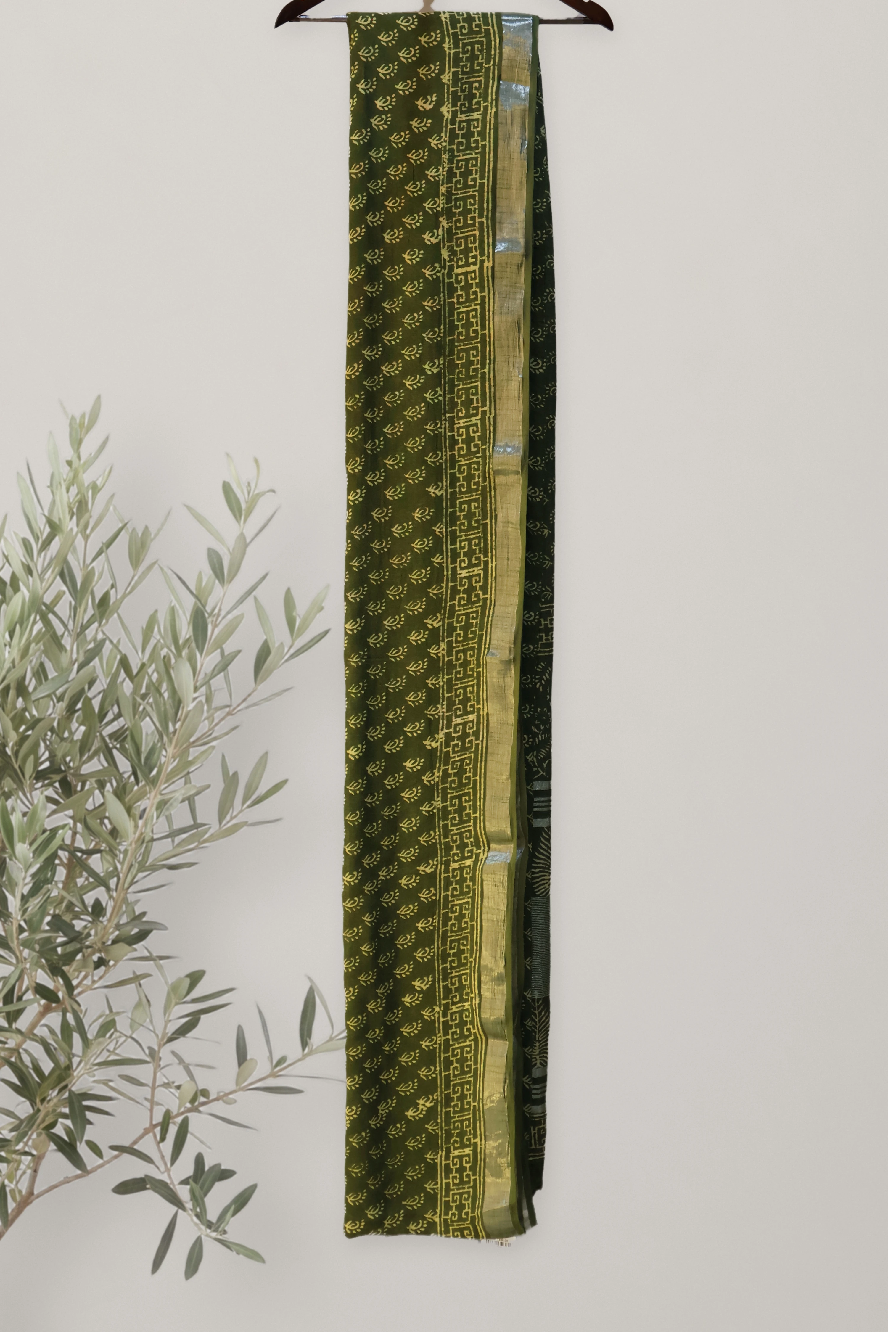 Sage Bloom _ Sanganeri Linen: a detail of the work. Linen.