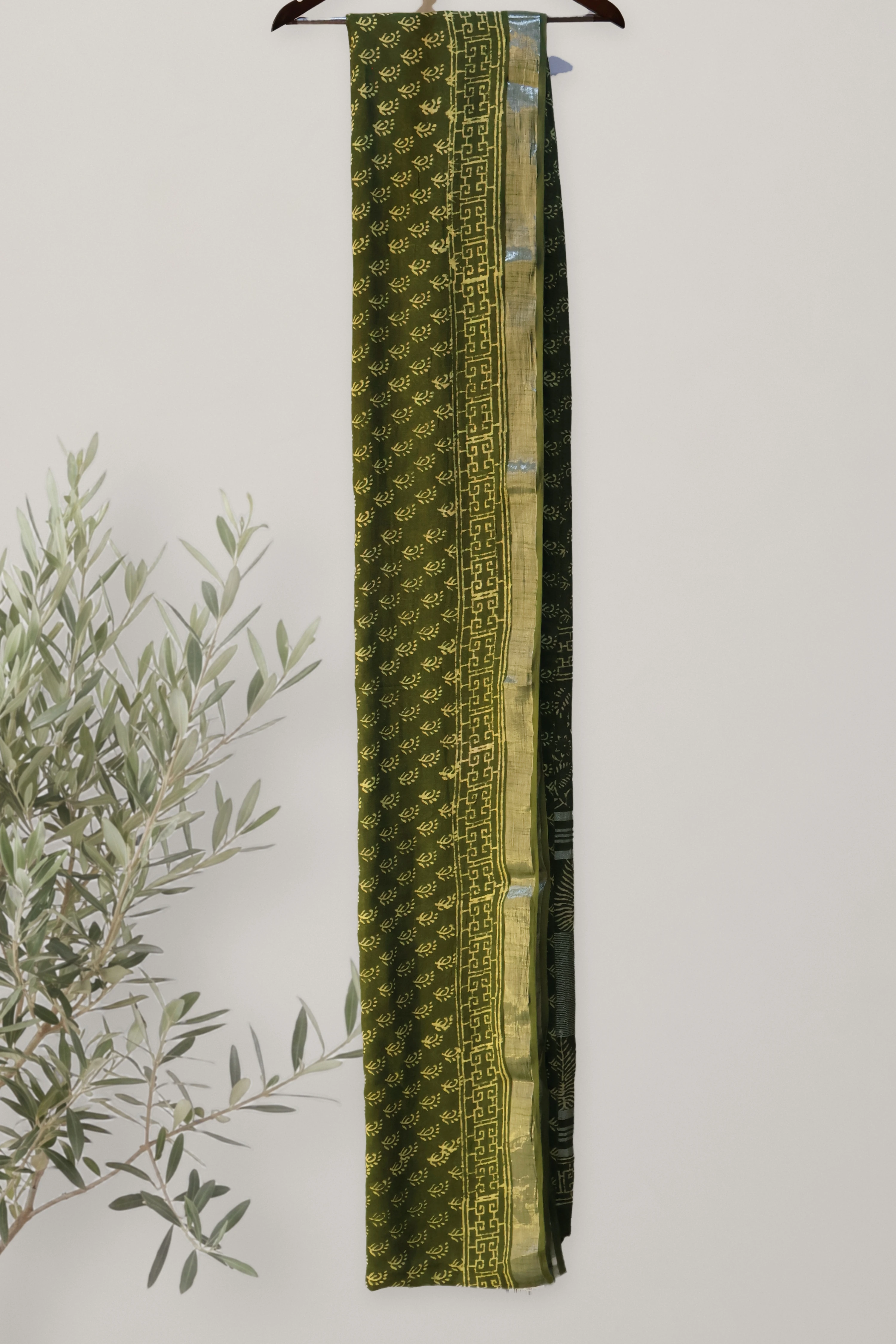 Sage Bloom _ Sanganeri Linen: a detail of the work. Linen.