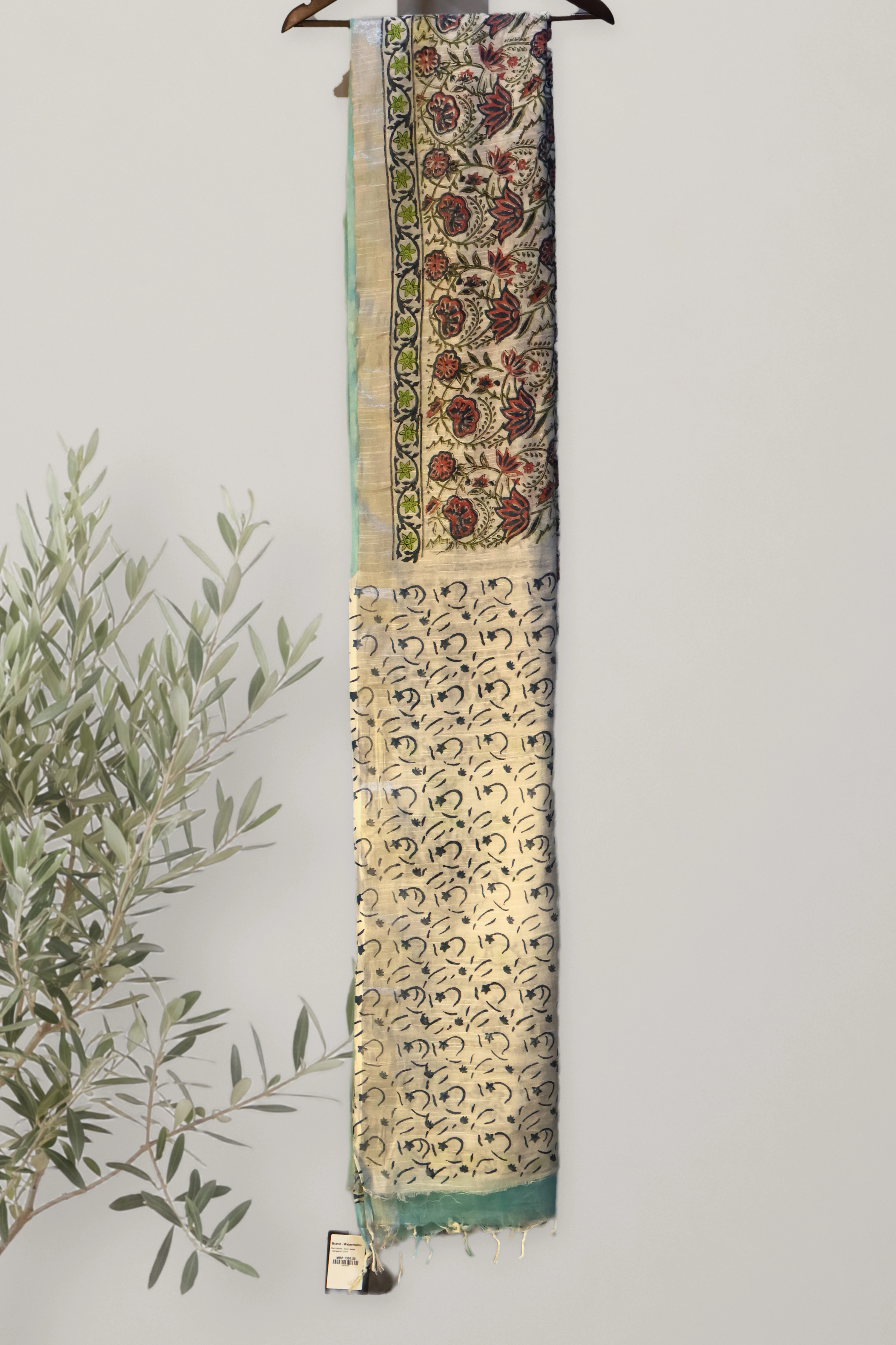 Saree 025: a detail of the work.