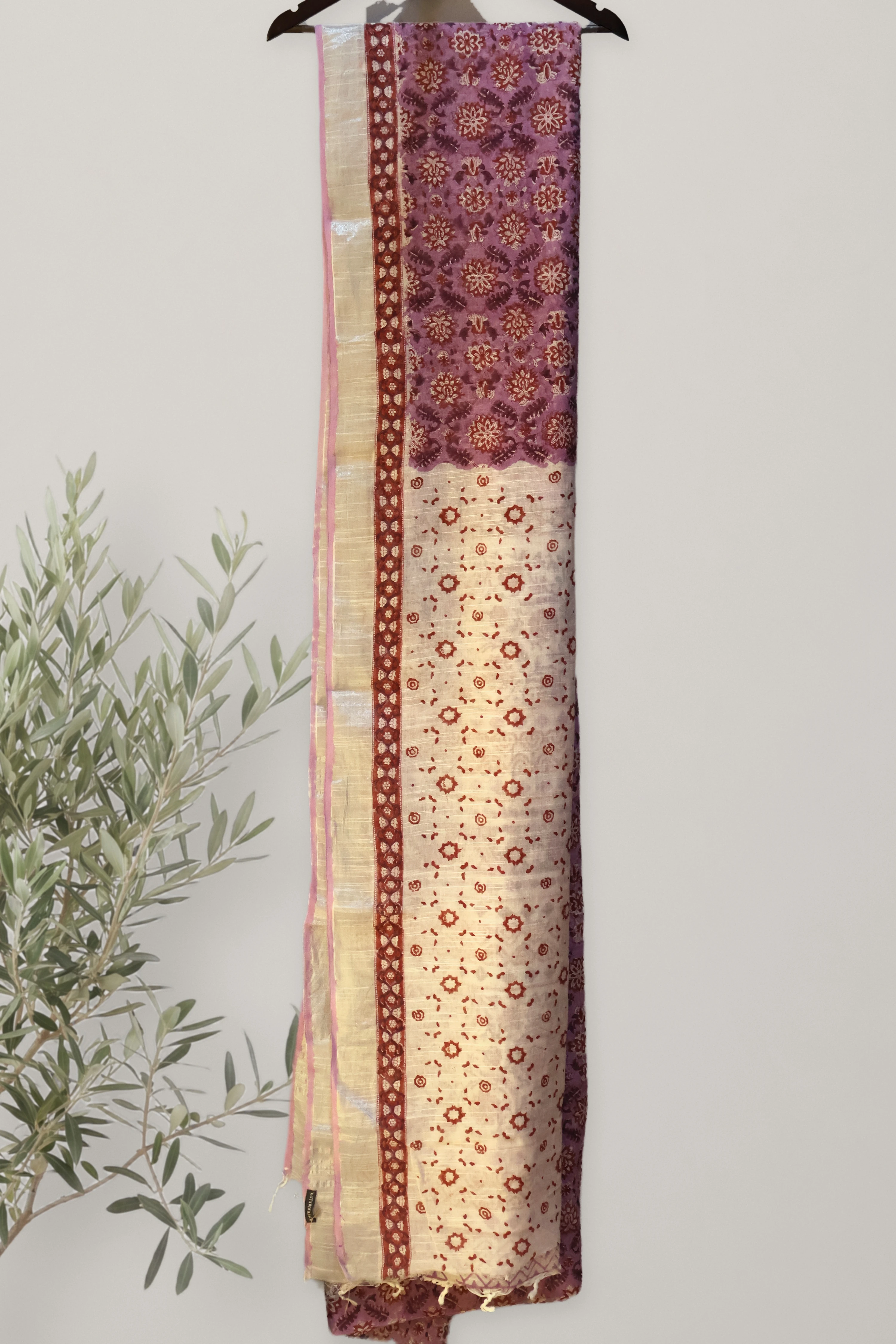 Saree 028: a detail of the work.