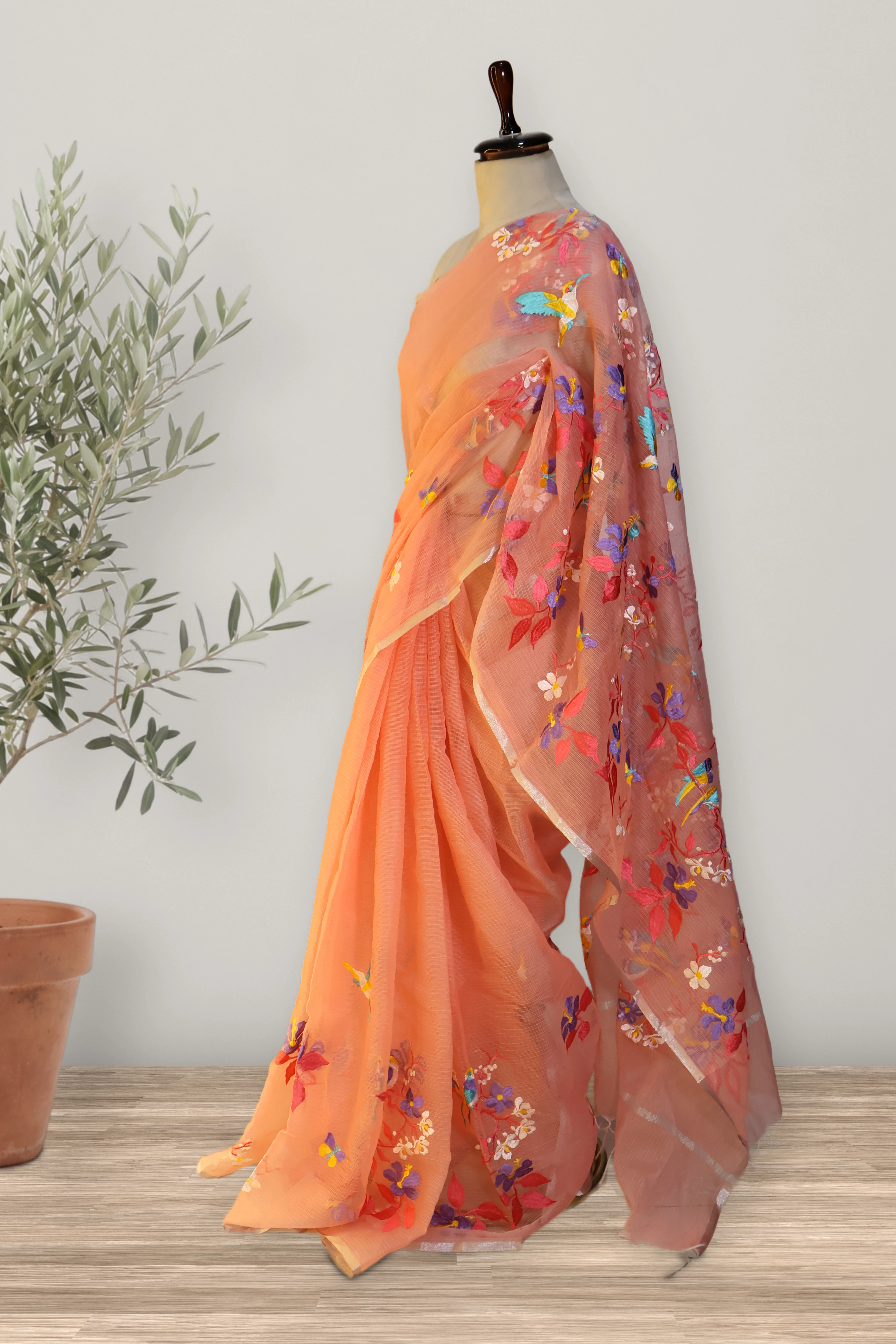 Saree 029: a detail of the work.