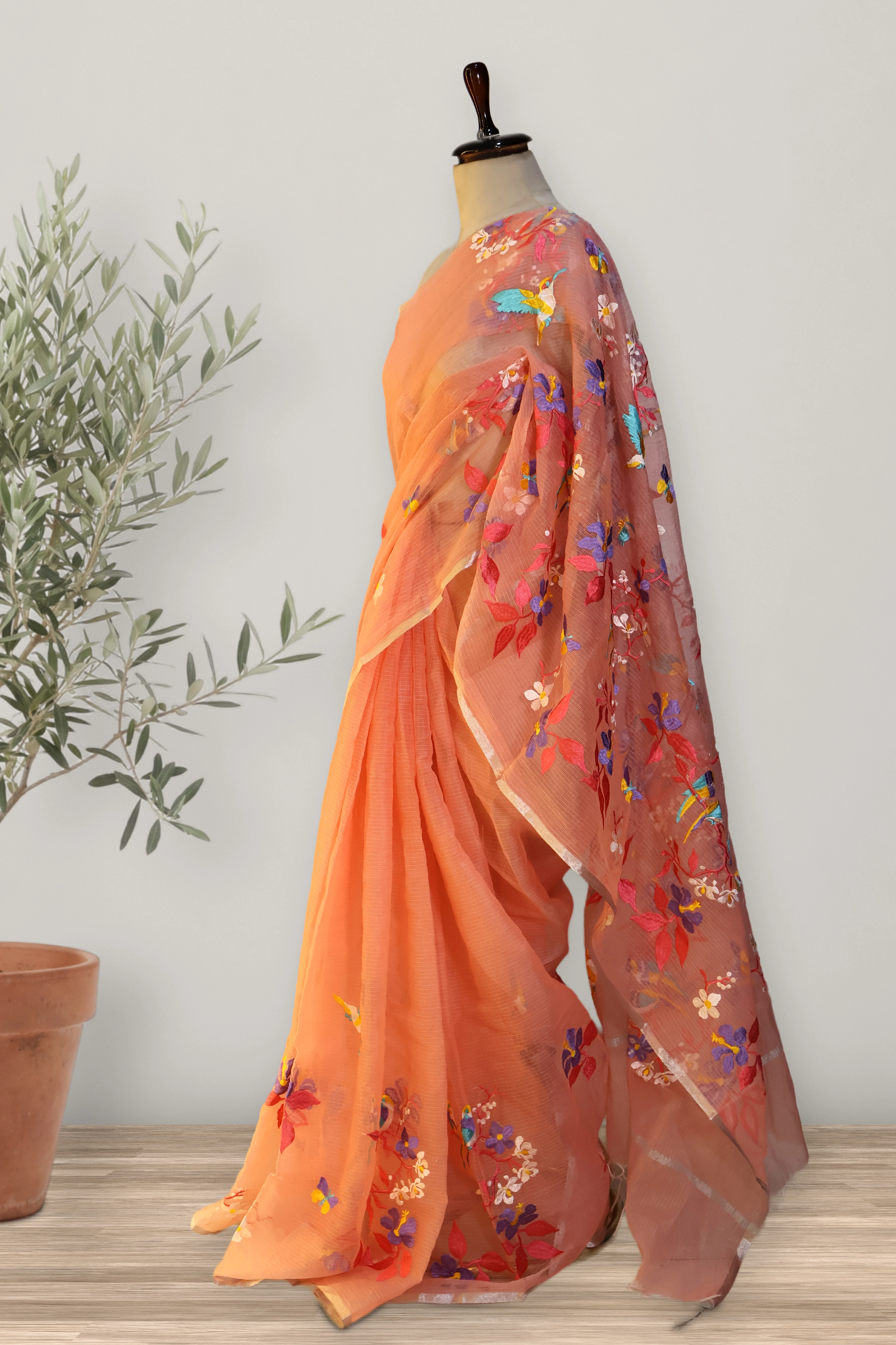 Saree 029: a detail of the work.