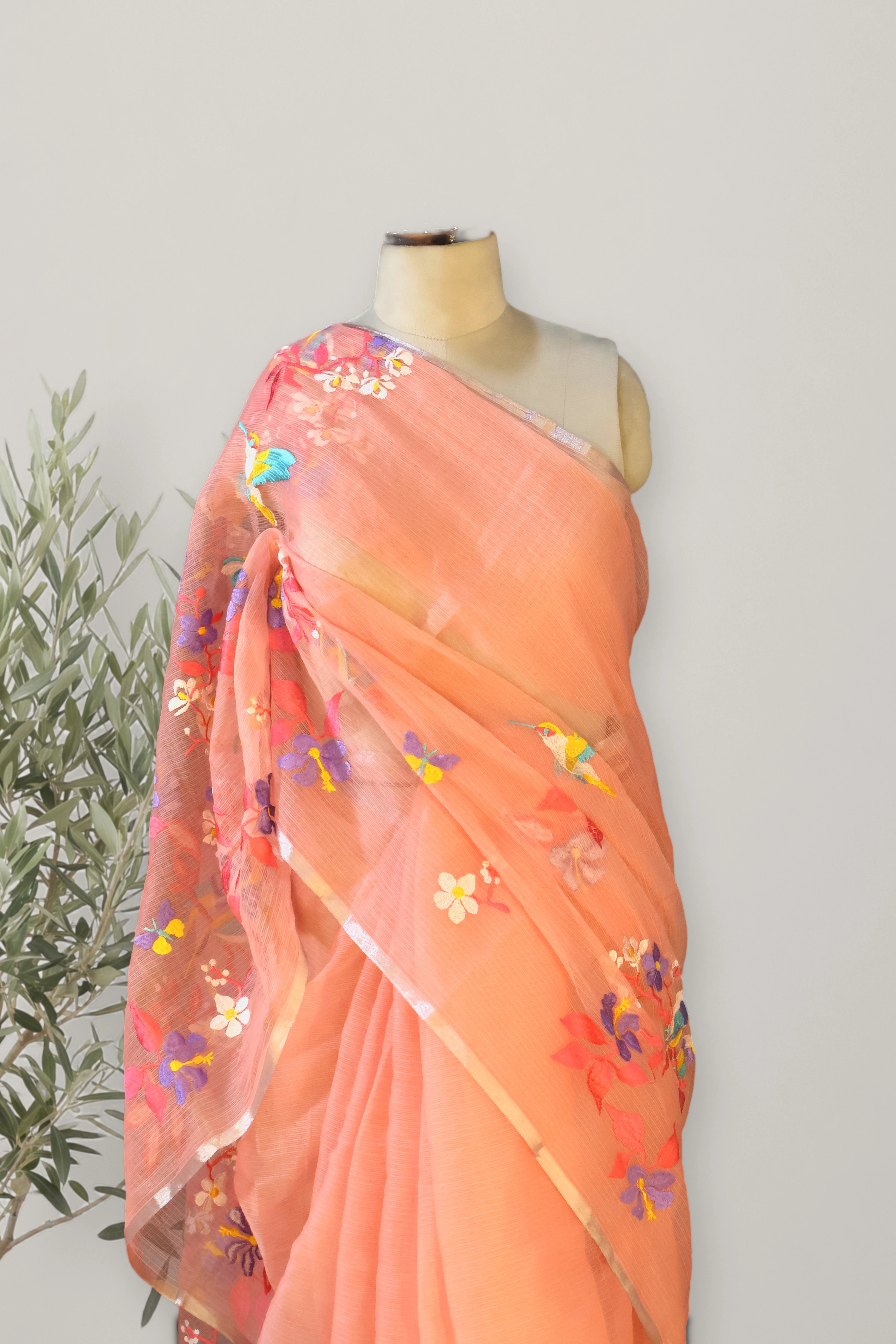 Saree 029: a detail of the work.