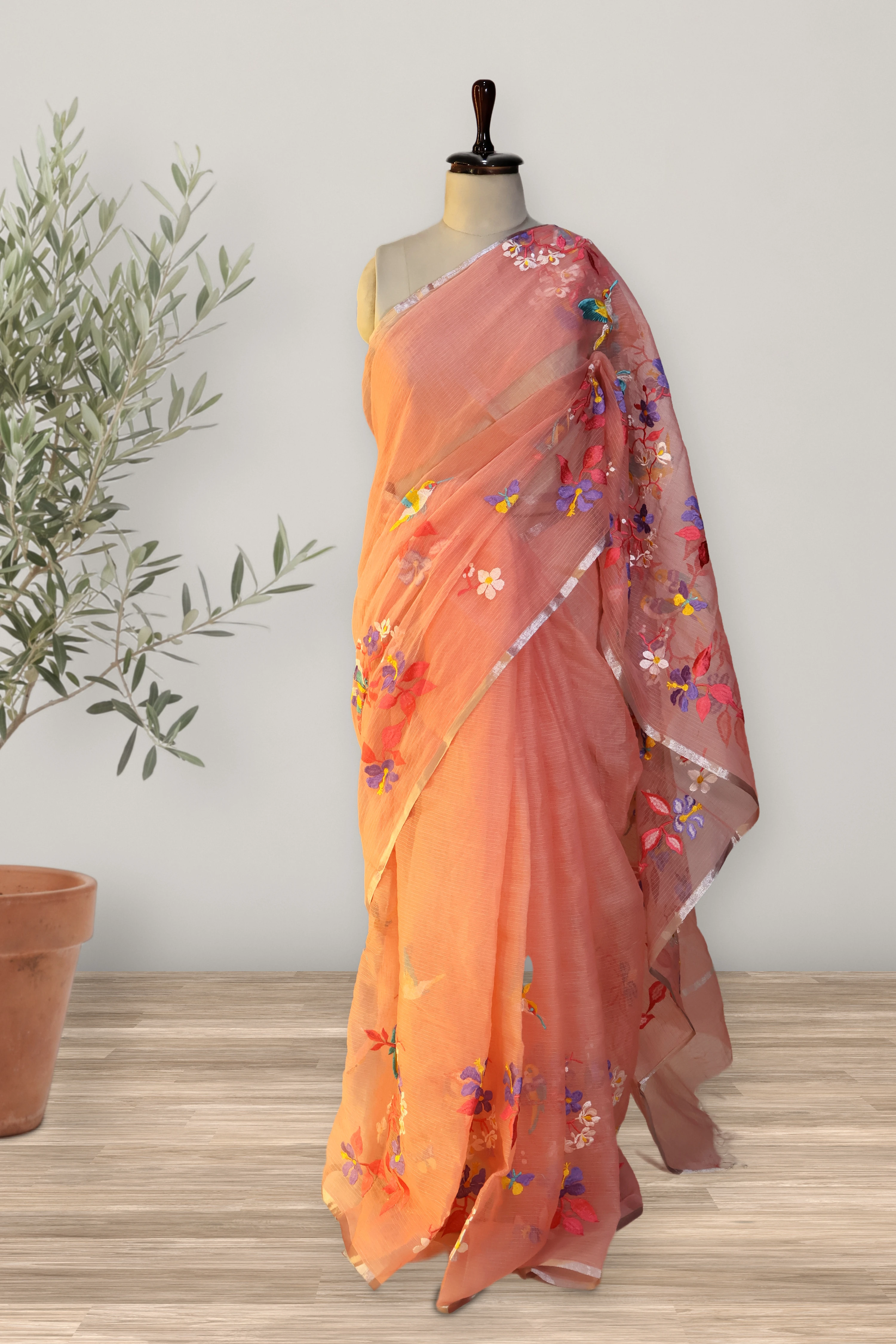Saree 029: a detail of the work.