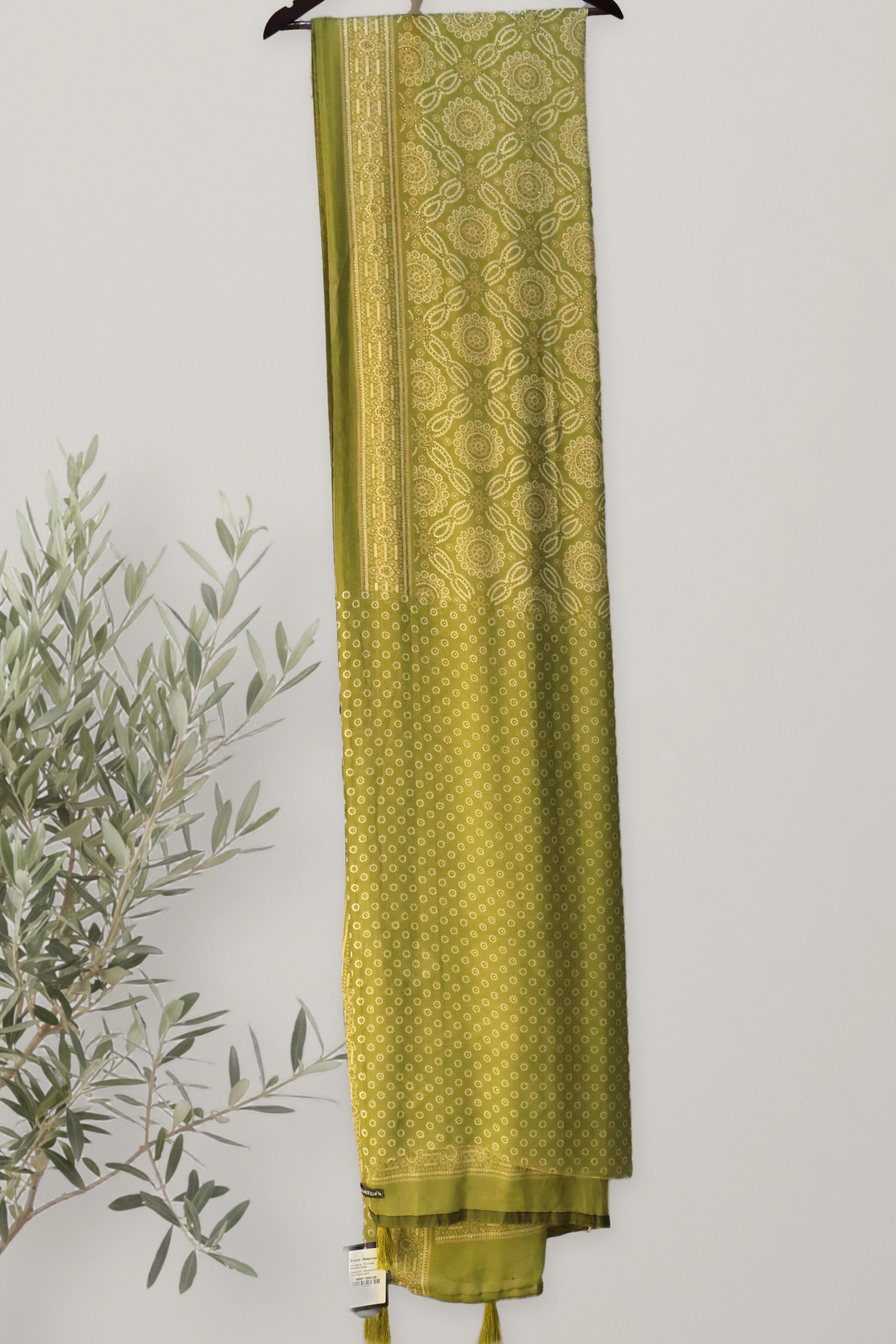 Rai - Bandhani Chiffon: a detail of the work. Chiffon.
