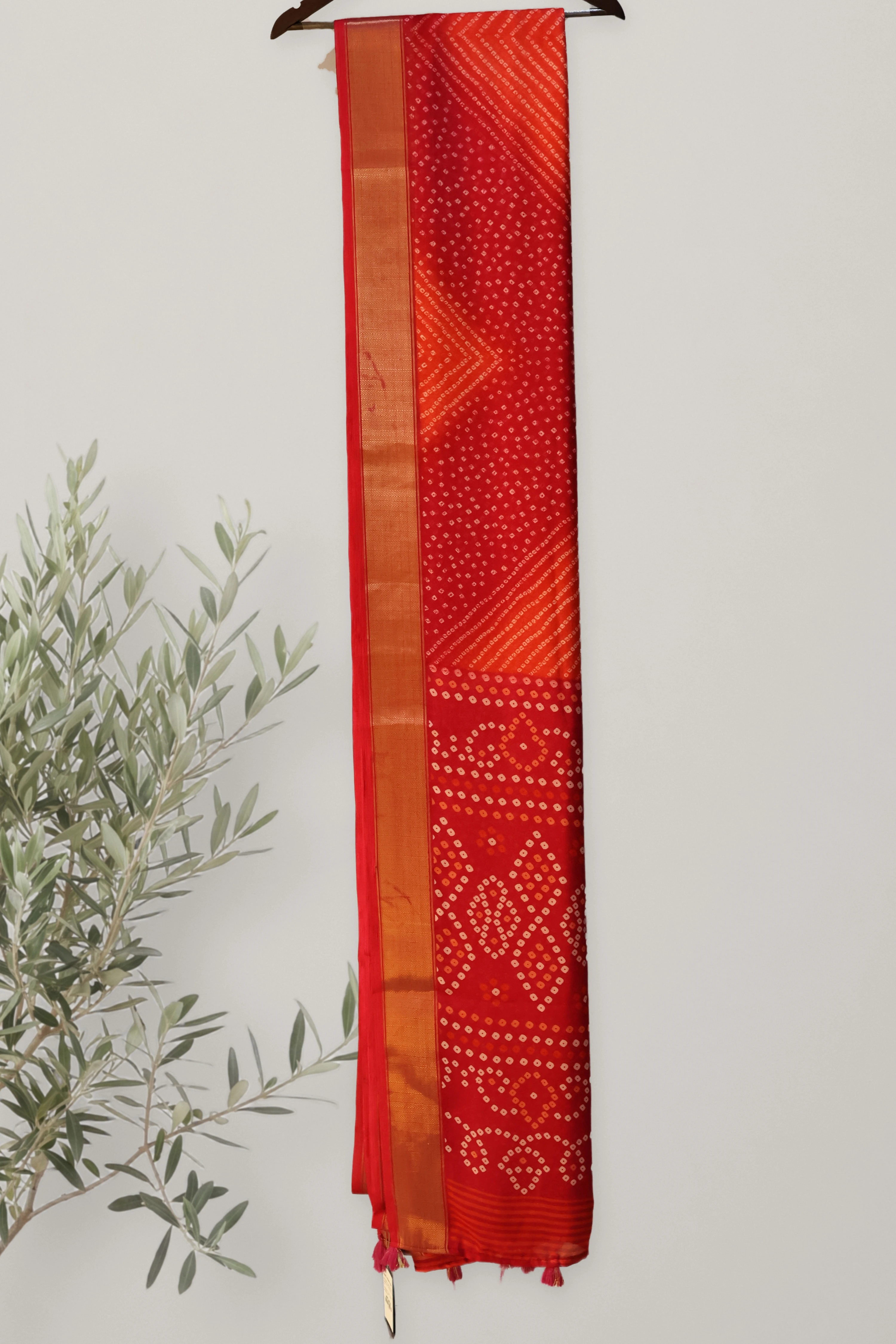 Saree 033: a detail of the work.