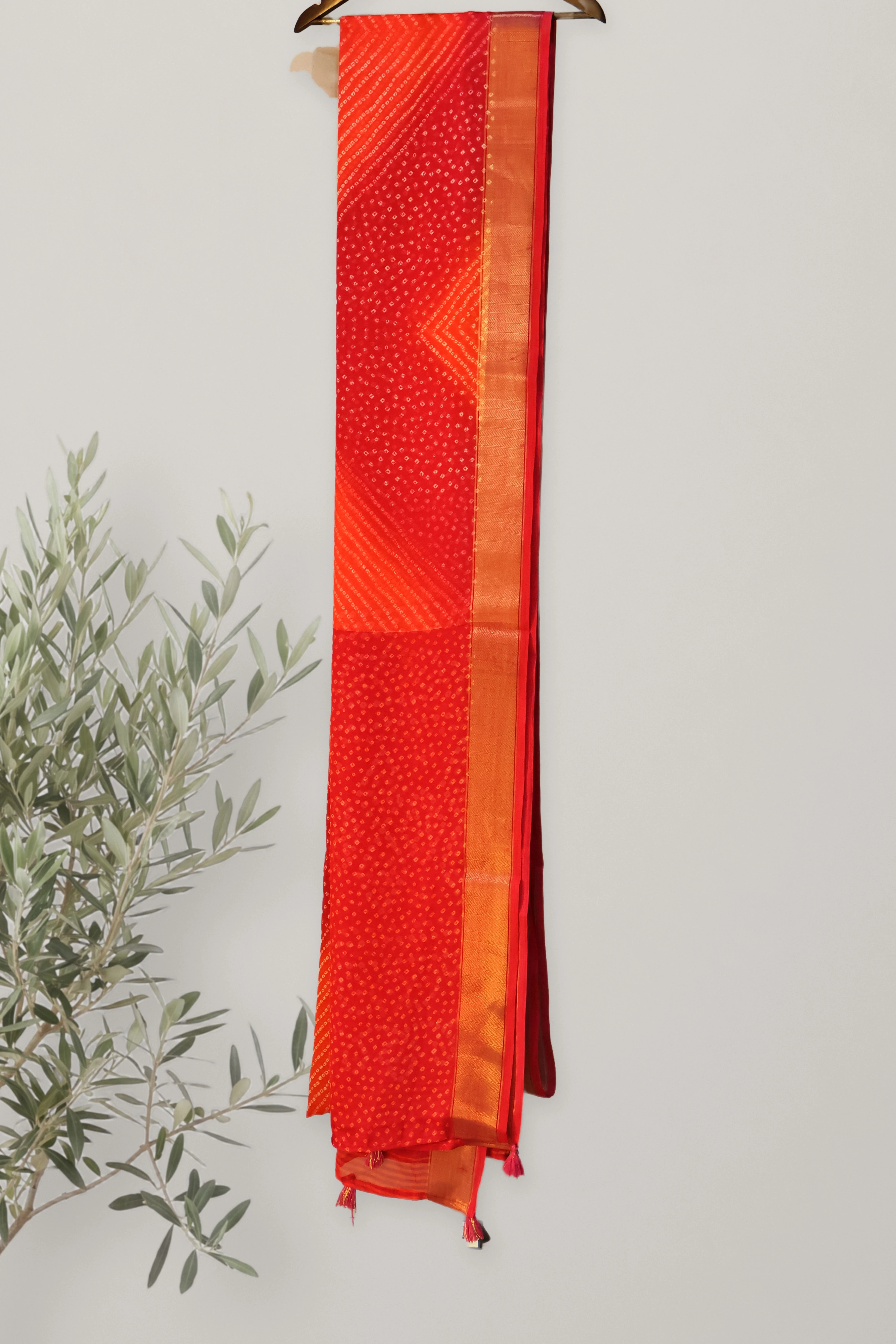 Saree 033: a detail of the work.