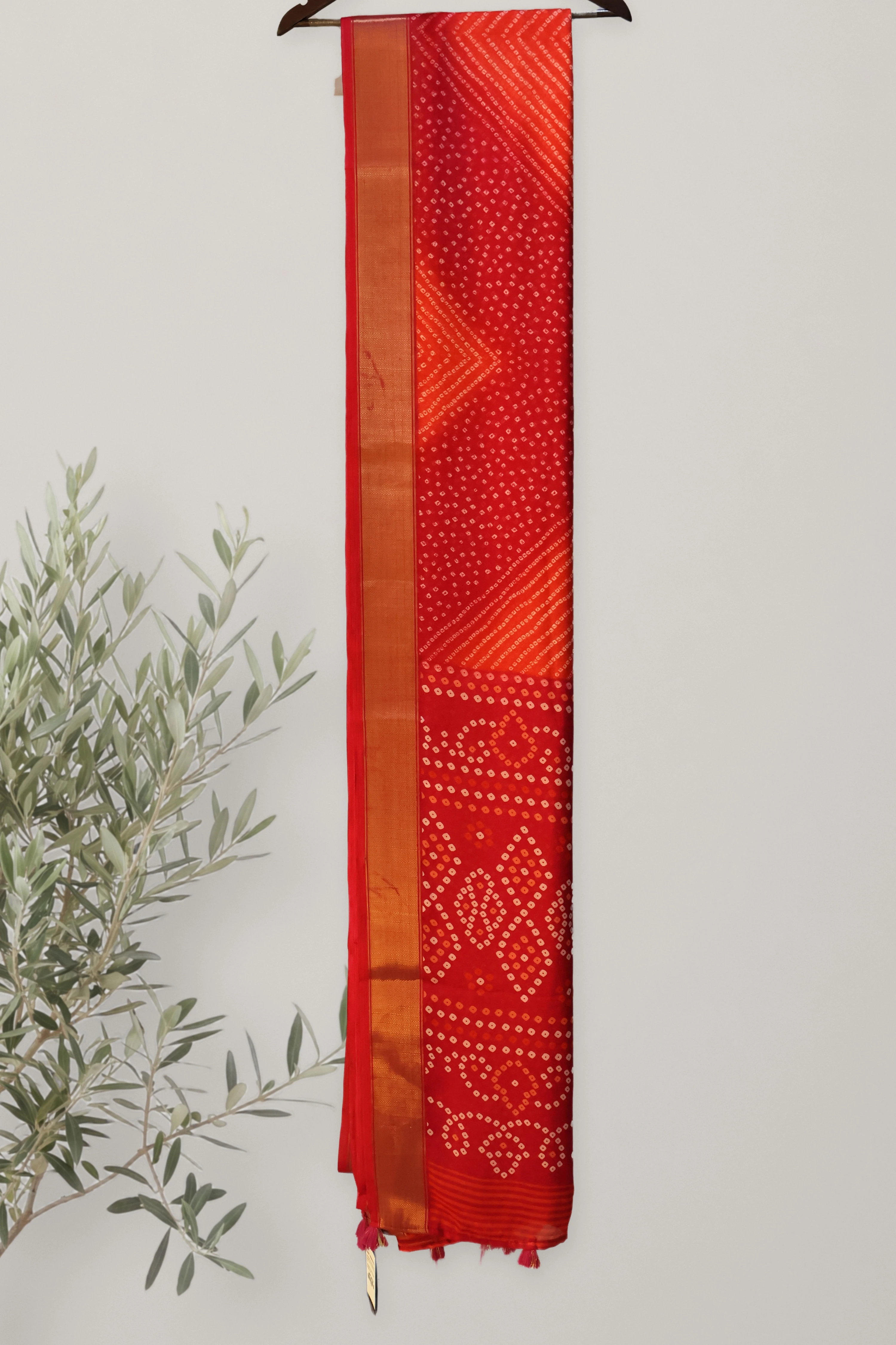 Saree 033: a detail of the work.