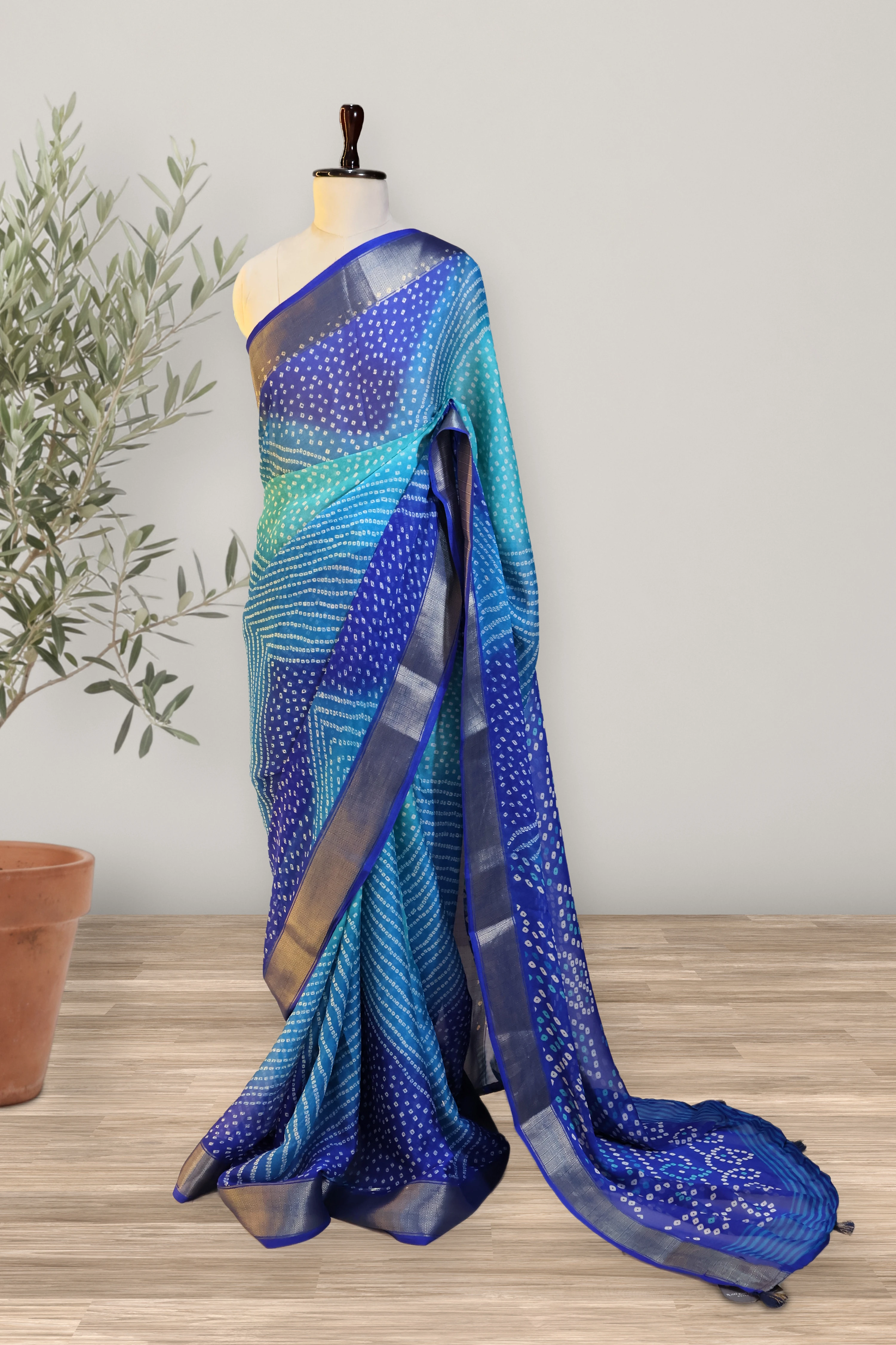 Classic - Bandhani Chiffon: a detail of the work. Chiffon.
