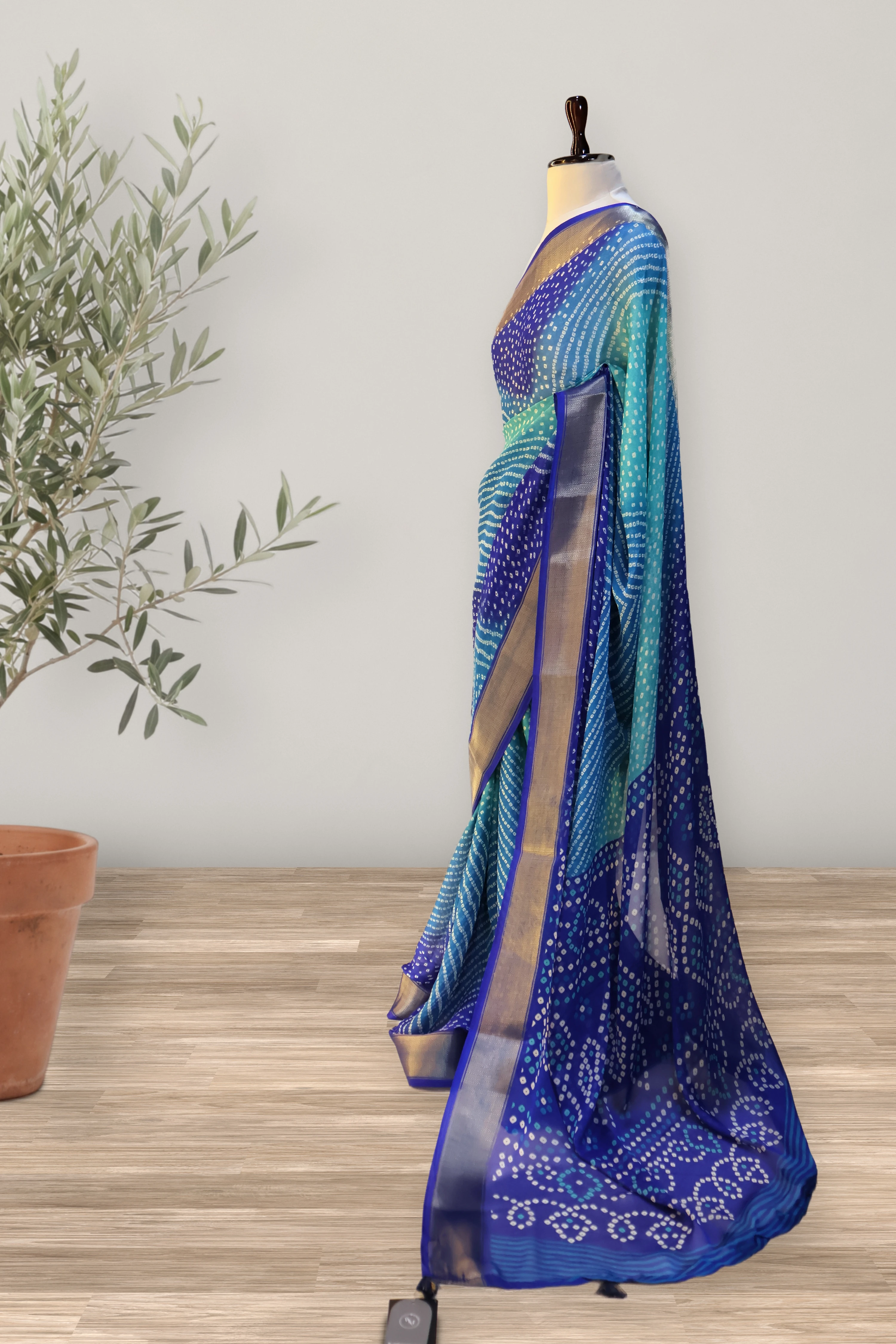 Classic - Bandhani Chiffon: a detail of the work. Chiffon.