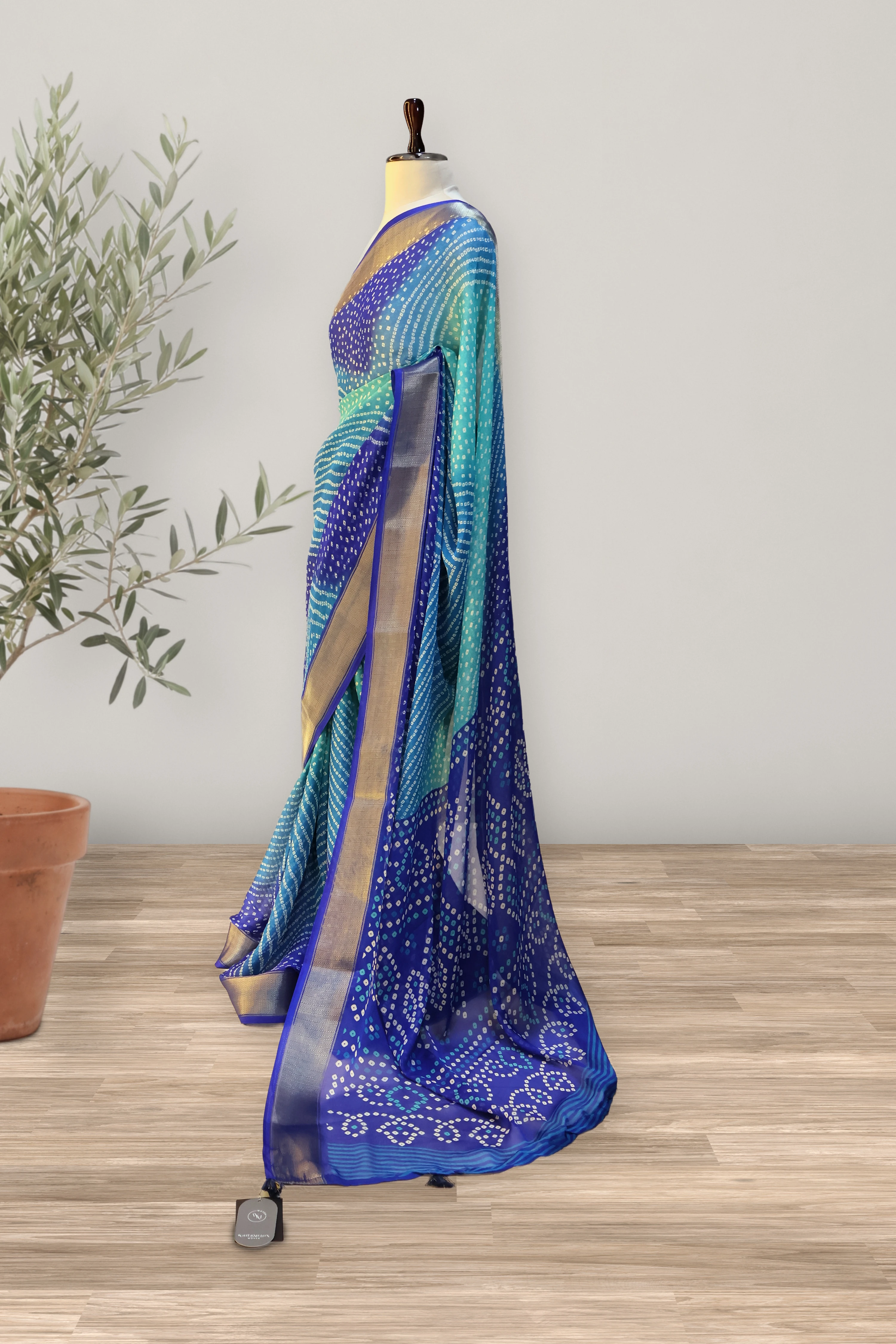 Classic - Bandhani Chiffon: a detail of the work. Chiffon.