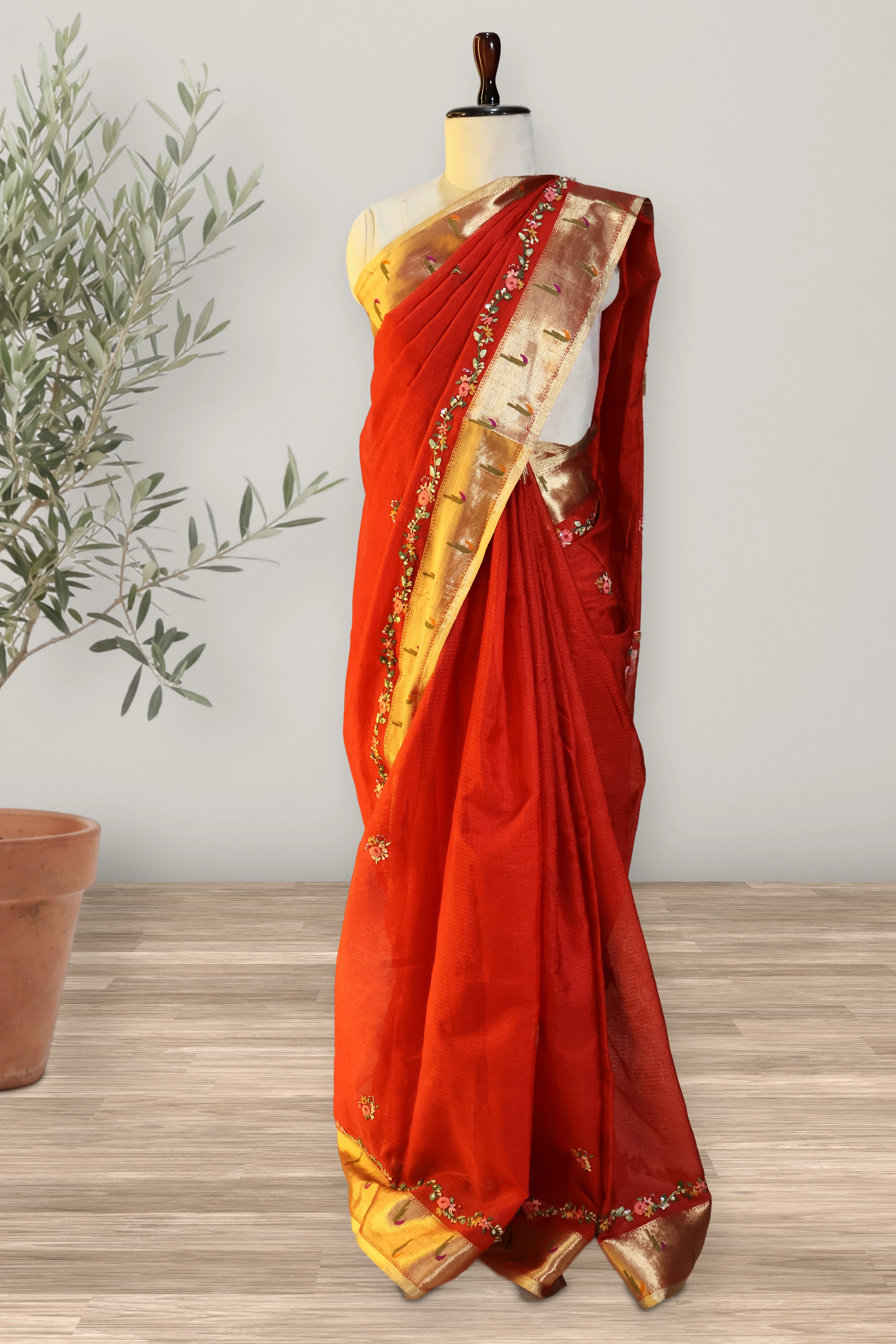 Saree 036: a detail of the work.