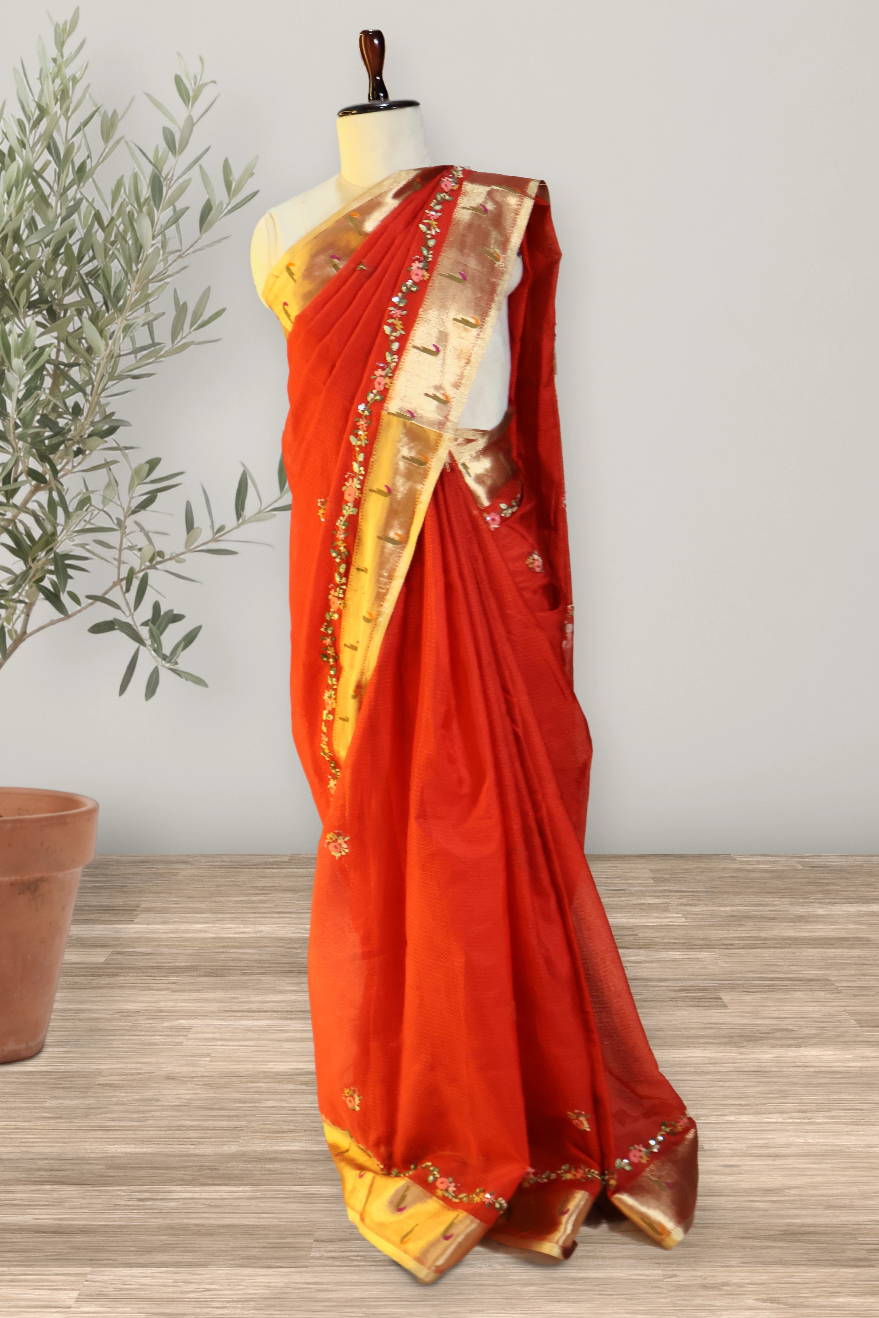 Saree 036: a detail of the work.
