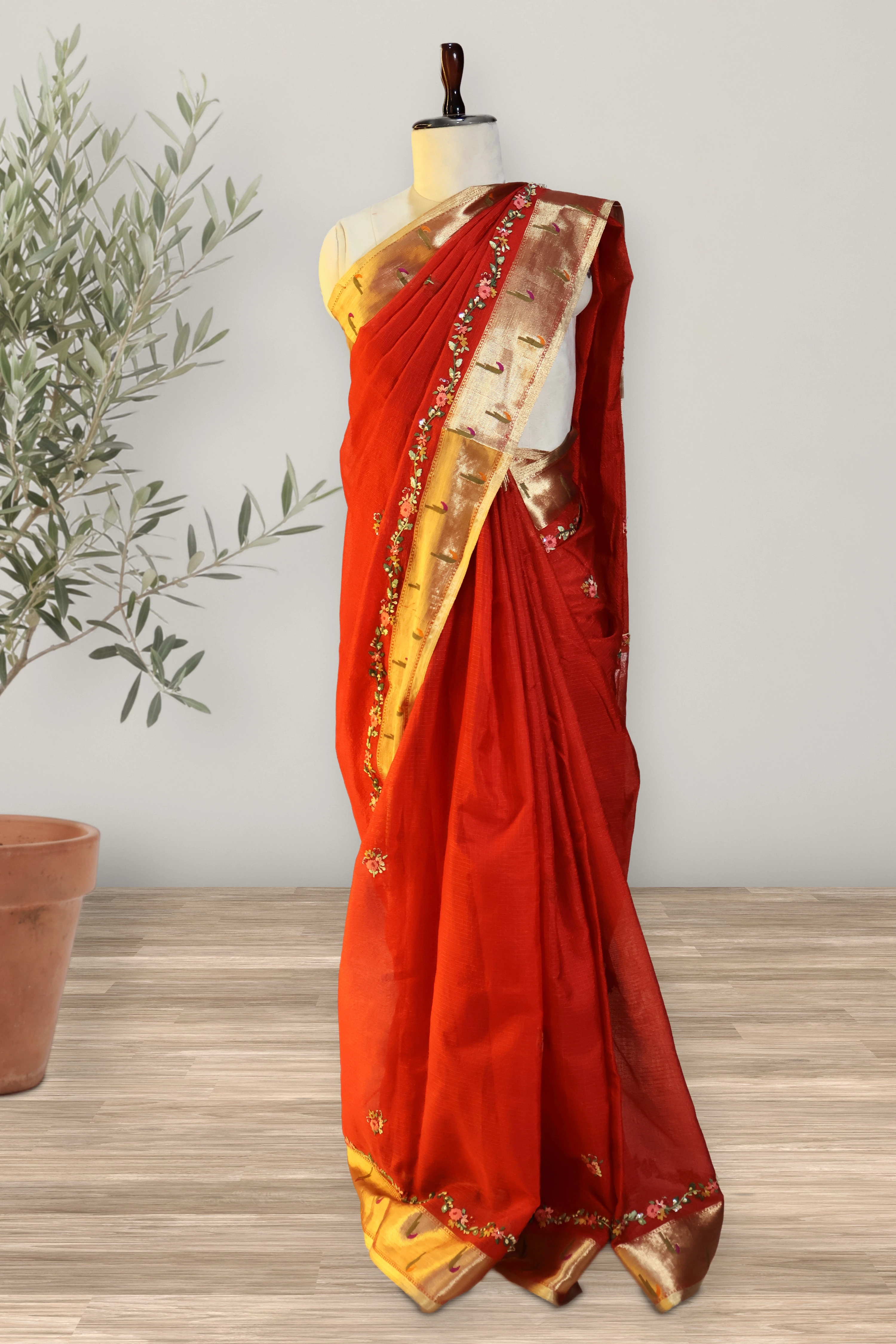 Saree 036: a detail of the work.