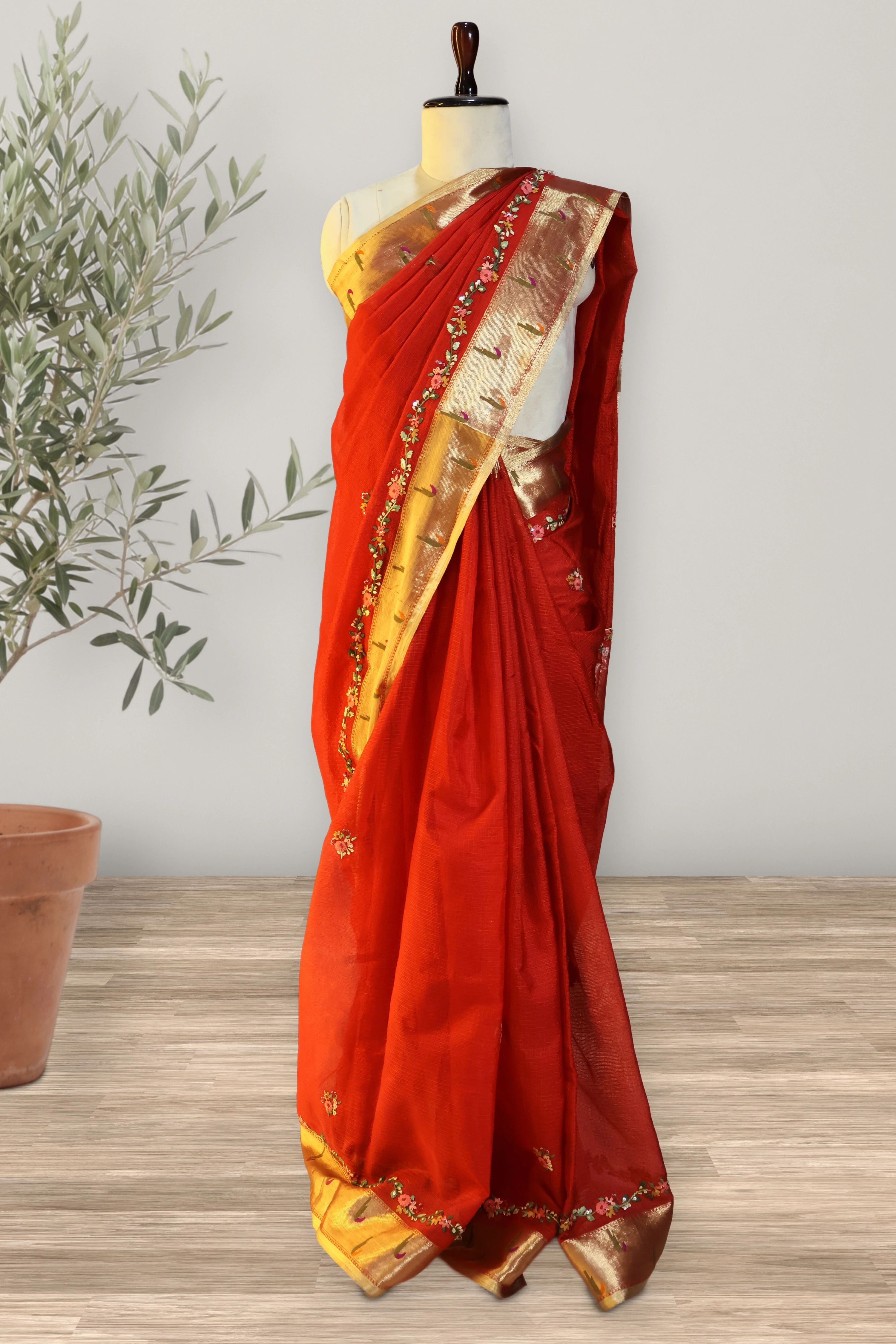 Saree 036: a detail of the work.