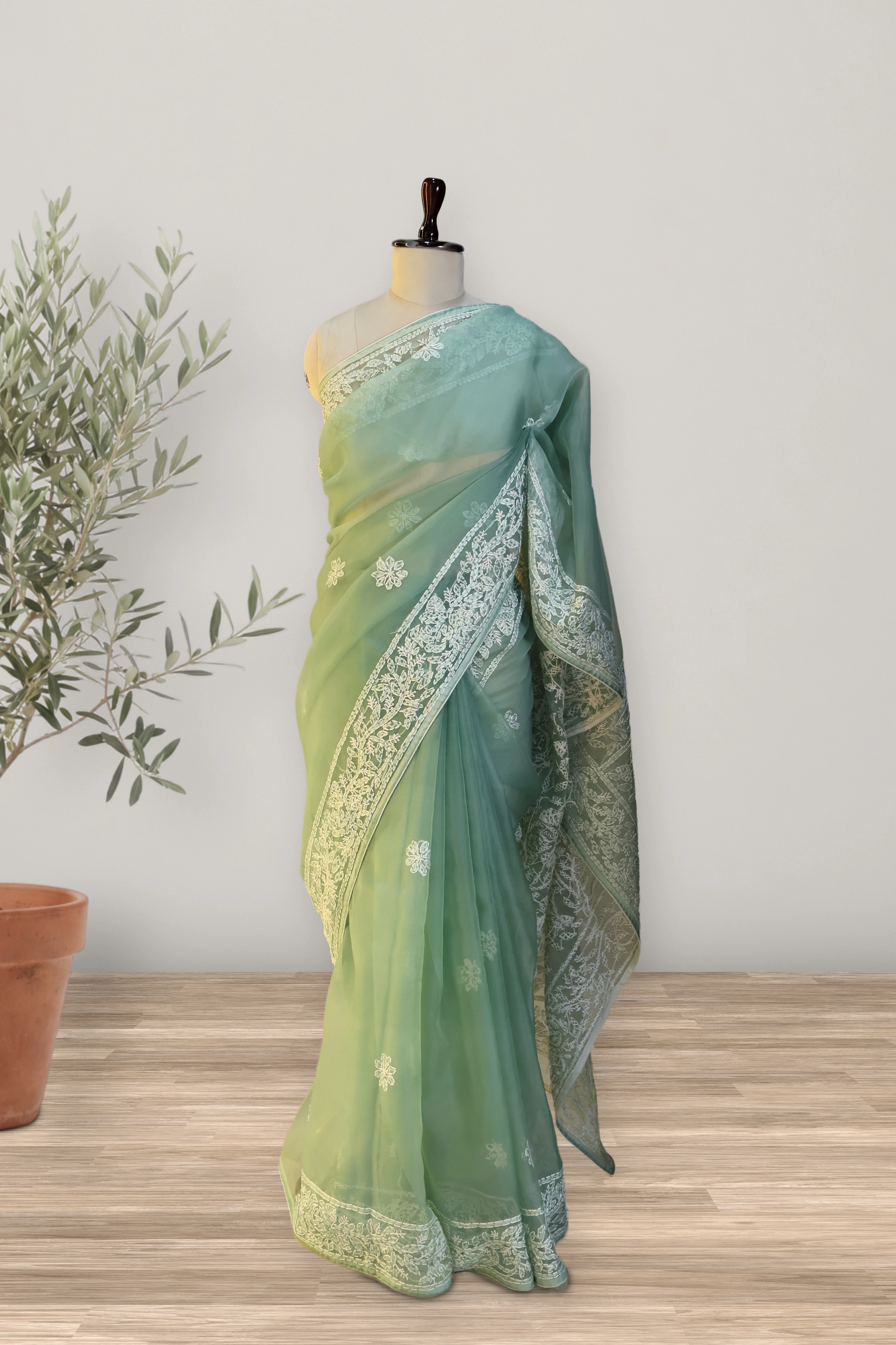 Kantha - Chikankari Organza: a detail of the work. Organza.