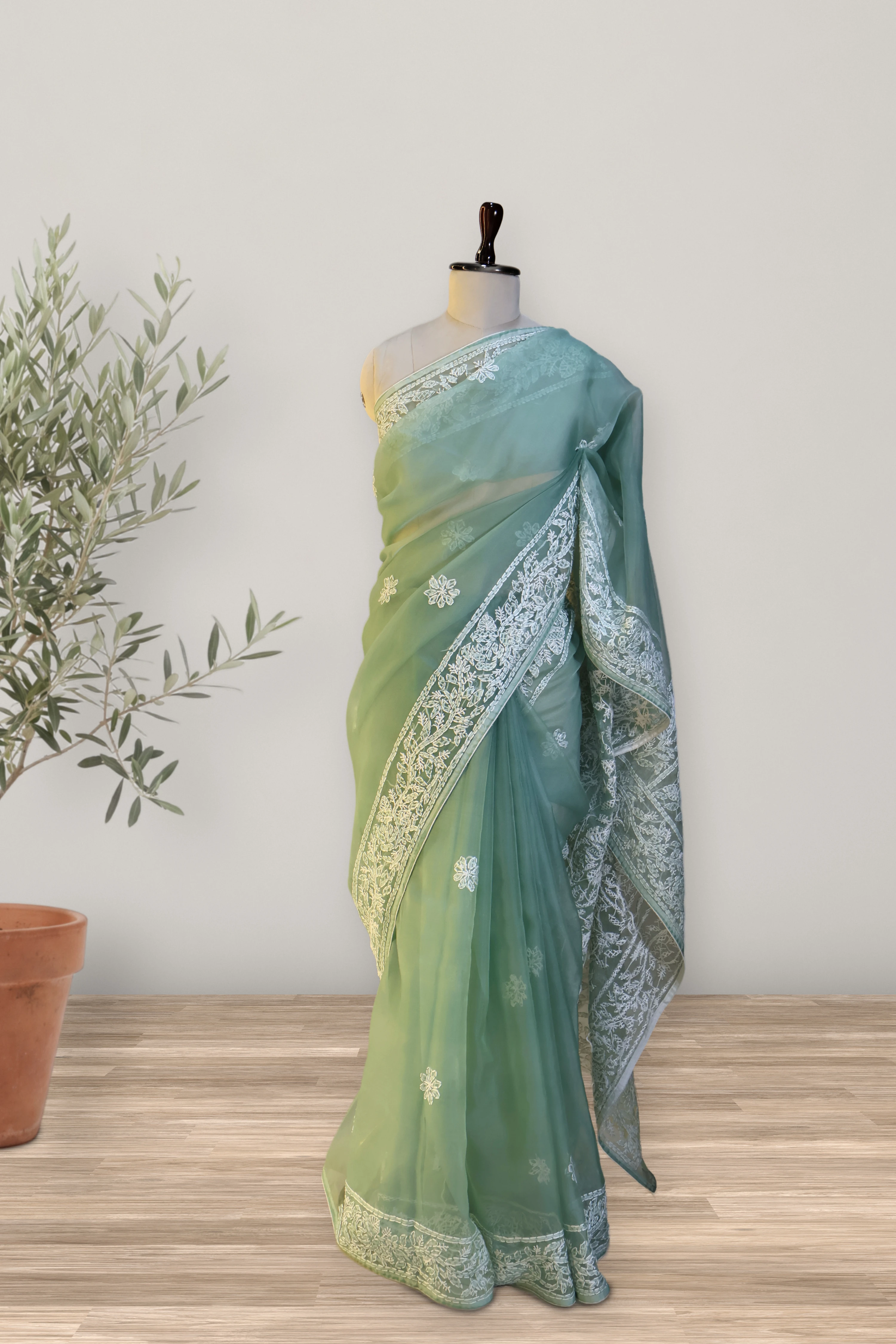 Kantha - Chikankari Organza: a detail of the work. Organza.